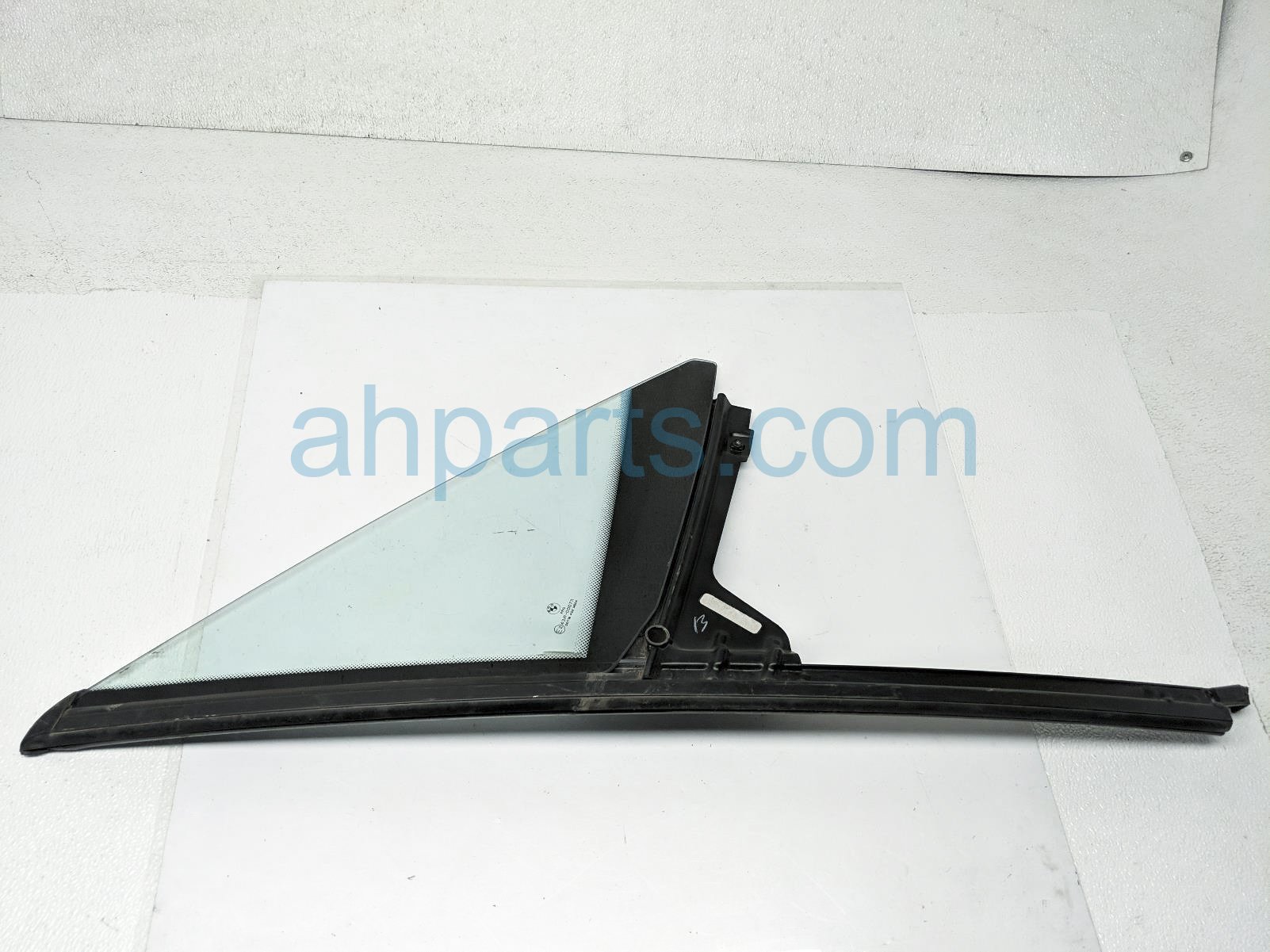 $75 BMW RH DOOR VENT GLASS WINDOW $75 BMW RH DOOR VENT GLASS WINDOW