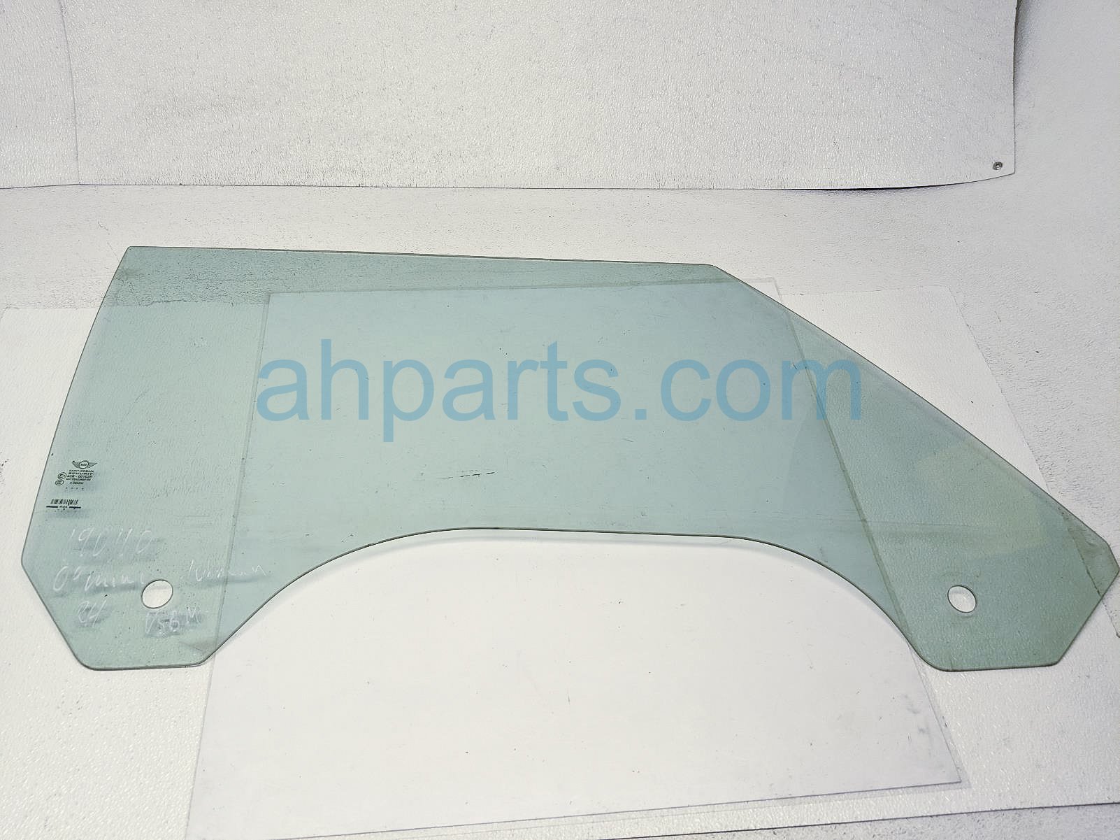 $40 BMW FR/RH DOOR GLASS WINDOW $40 BMW FR/RH DOOR GLASS WINDOW