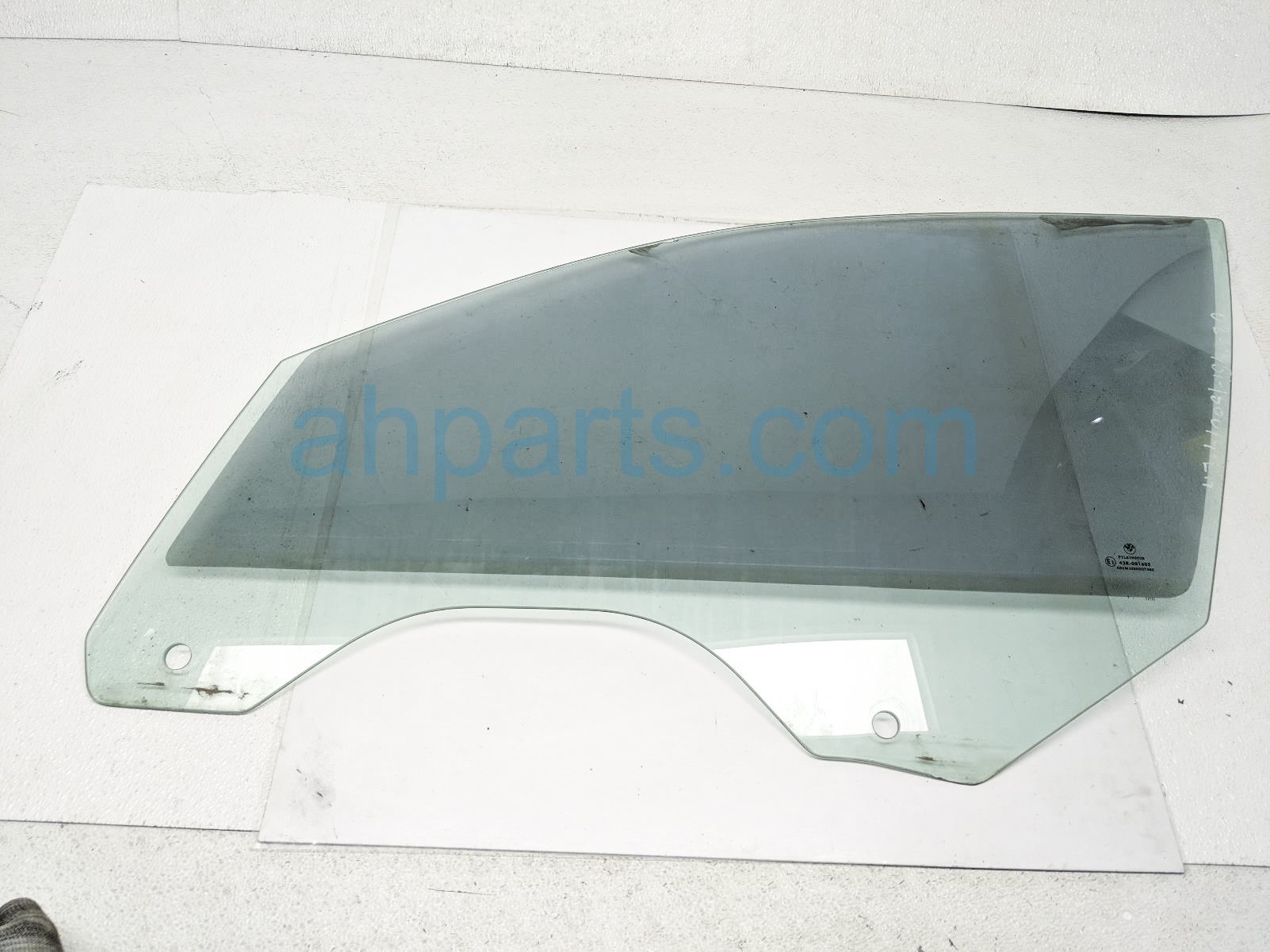 $70 BMW FR/LH DOOR GLASS WINDOW - TINTED $70 BMW FR/LH DOOR GLASS WINDOW - TINTED