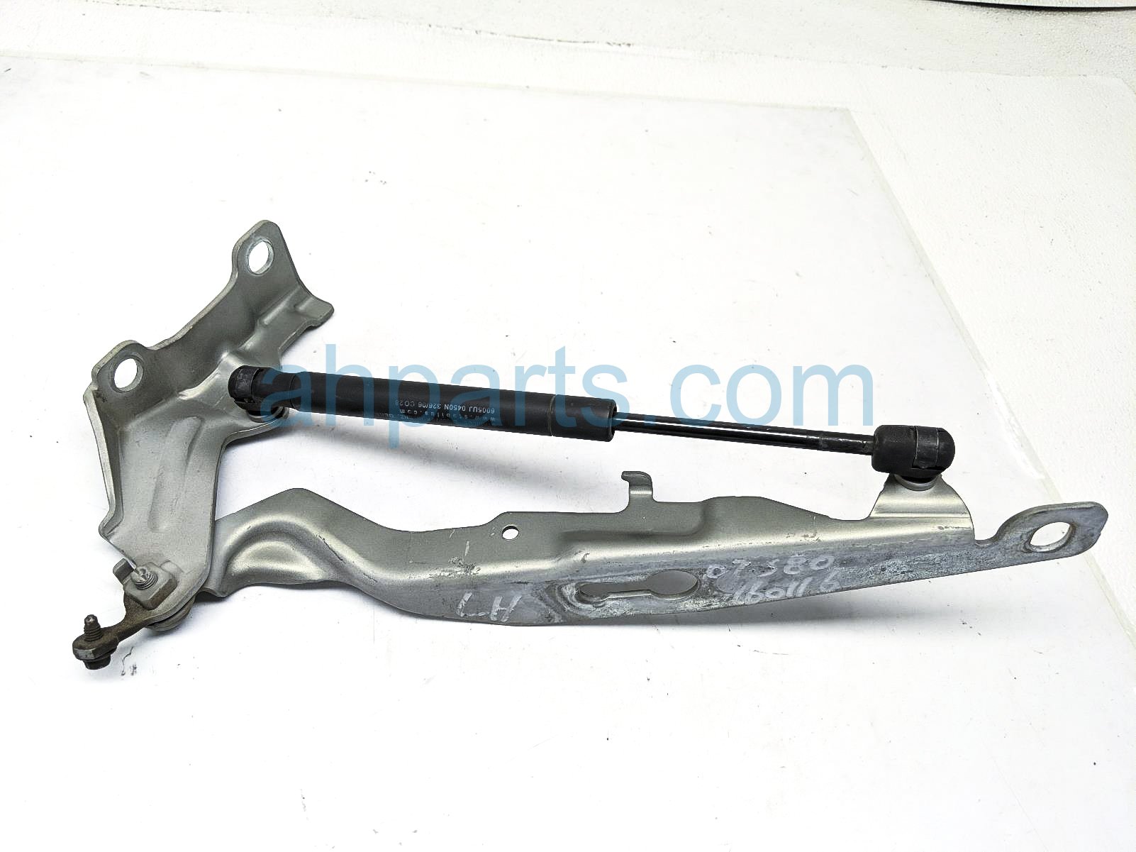 $30 Volvo LH HOOD HINGE W/ LIFT CYLINDER $30 Volvo LH HOOD HINGE W/ LIFT CYLINDER