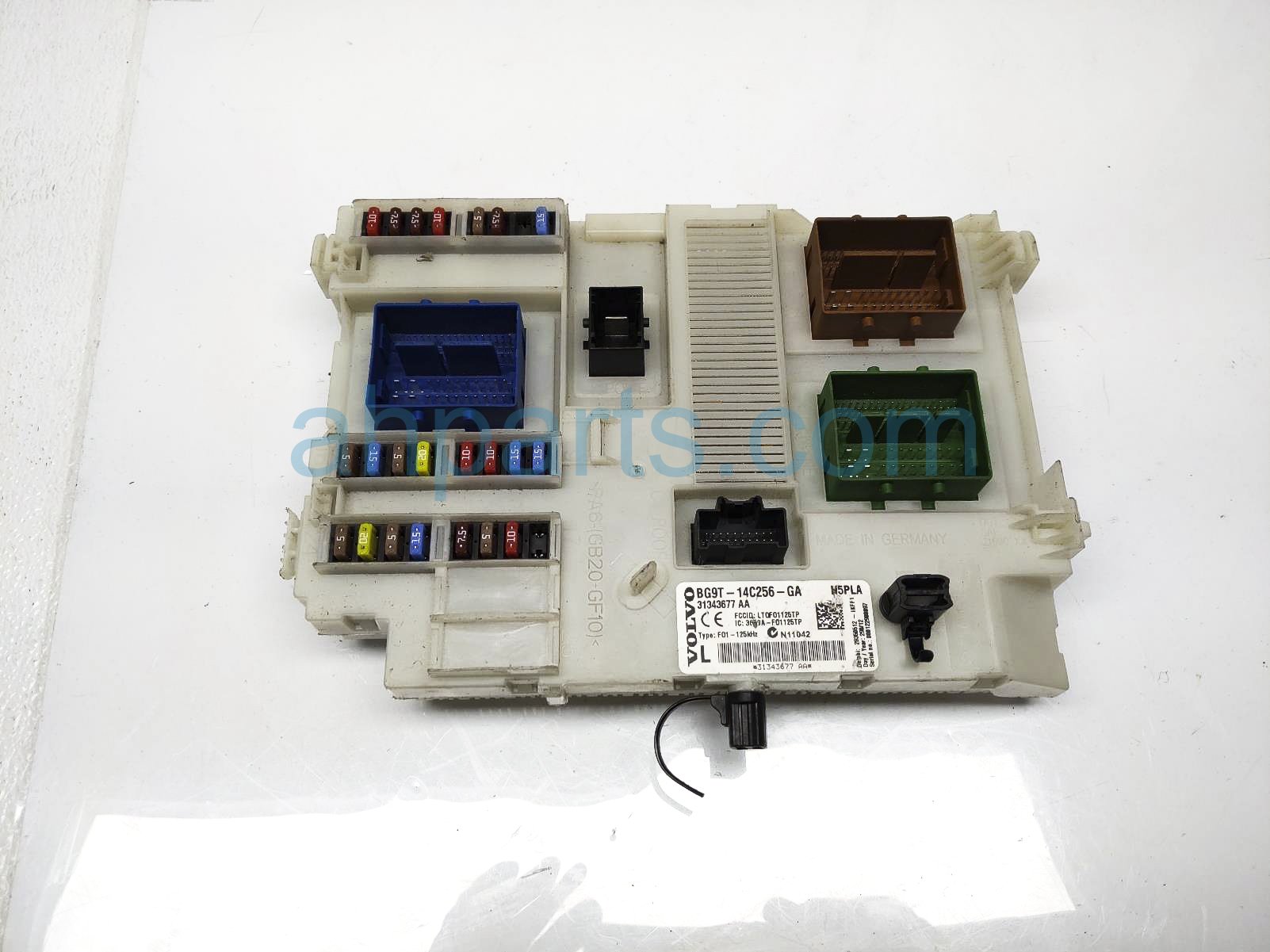 $39 Volvo RH FUSE BOX ASSY $39 Volvo RH FUSE BOX ASSY
