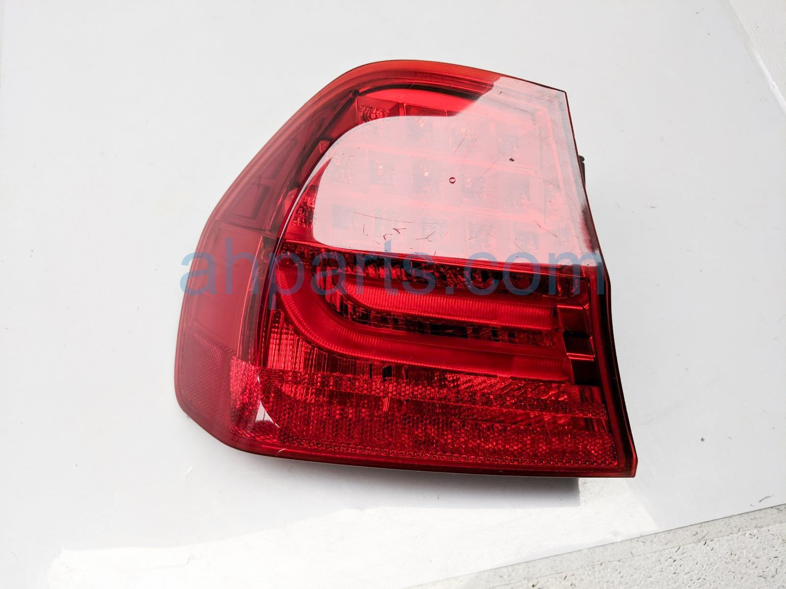$60 BMW LH TAIL LAMP / LIGHT (ON BODY)-NOTES