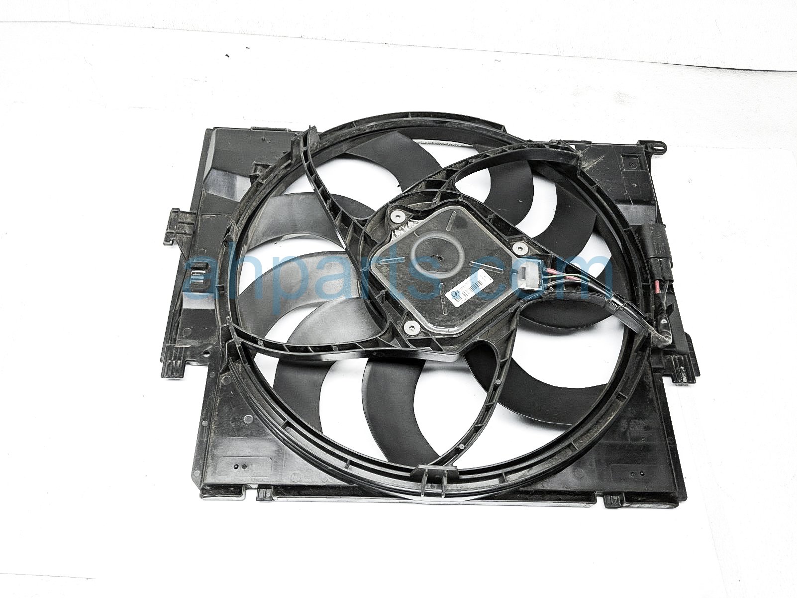 $100 BMW RADIATOR COOLING FAN ASSEMBLY $100 BMW RADIATOR COOLING FAN ASSEMBLY