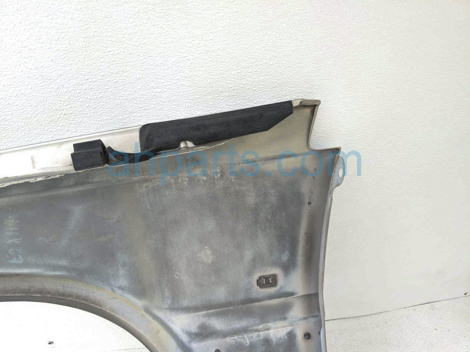 $75 Volvo RH FENDER - GOLD - NOTES $75 Volvo RH FENDER - GOLD - NOTES