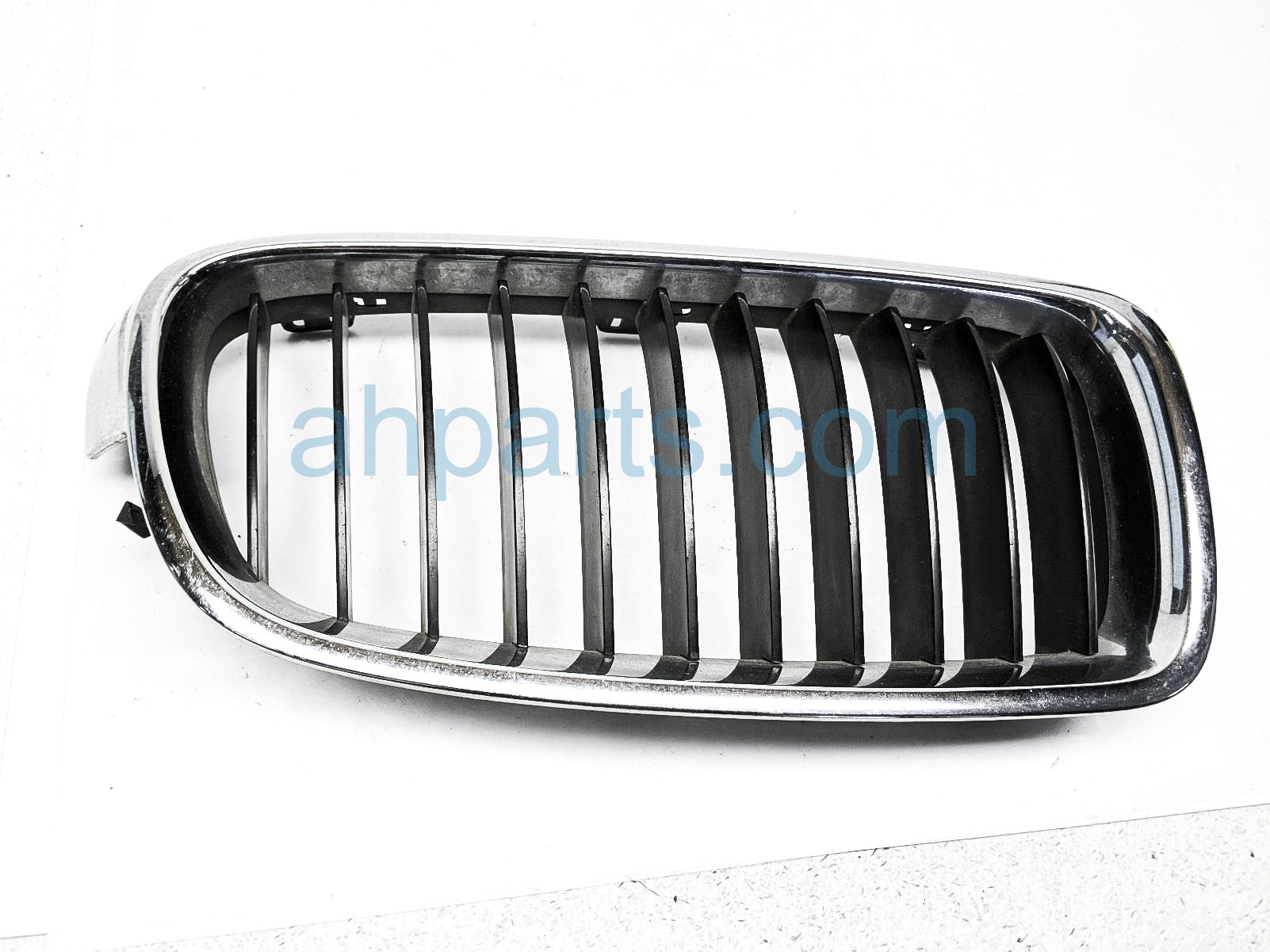 $40 BMW RH UPPER CENTER GRILLE $40 BMW RH UPPER CENTER GRILLE