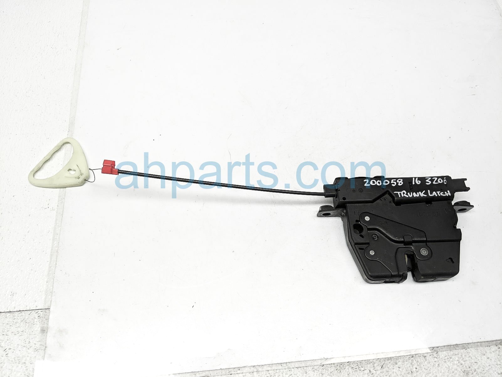$30 BMW REAR TAILGATE LOCK ACTUATOR ASSY $30 BMW REAR TAILGATE LOCK ACTUATOR ASSY