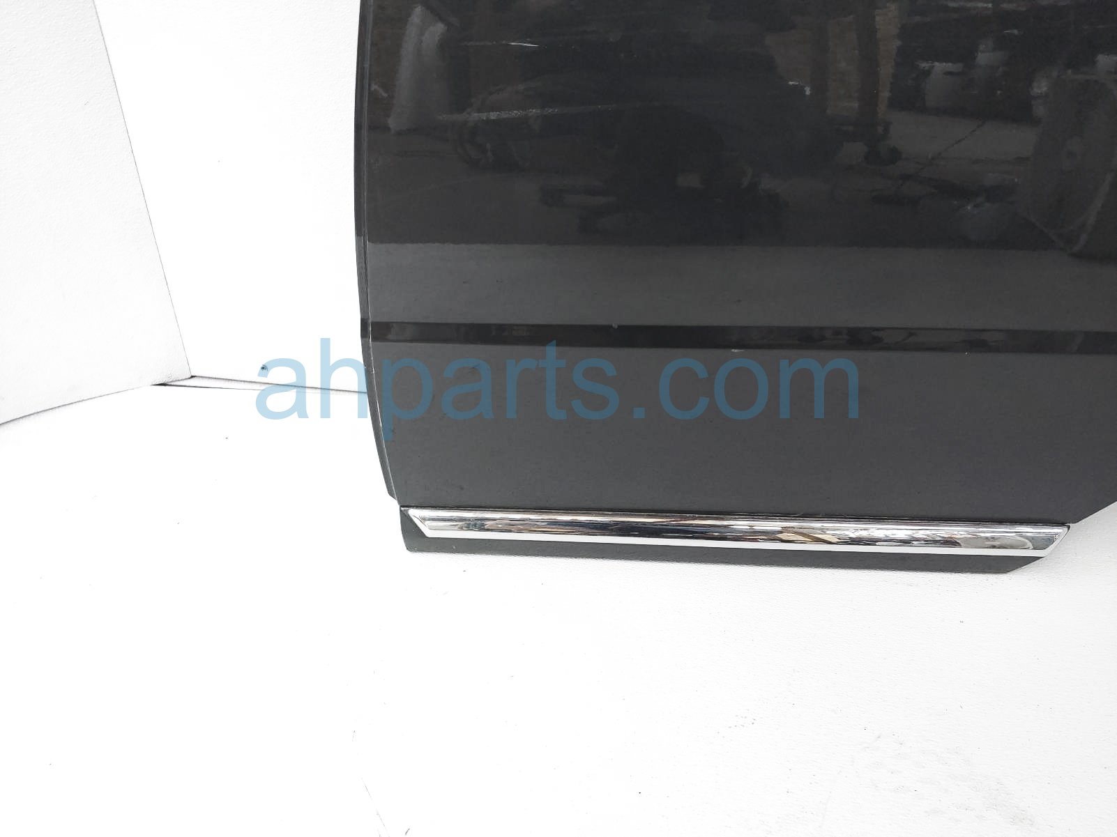 $199 Volvo RR/LH DOOR - GREY - COMPLETE $199 Volvo RR/LH DOOR - GREY - COMPLETE