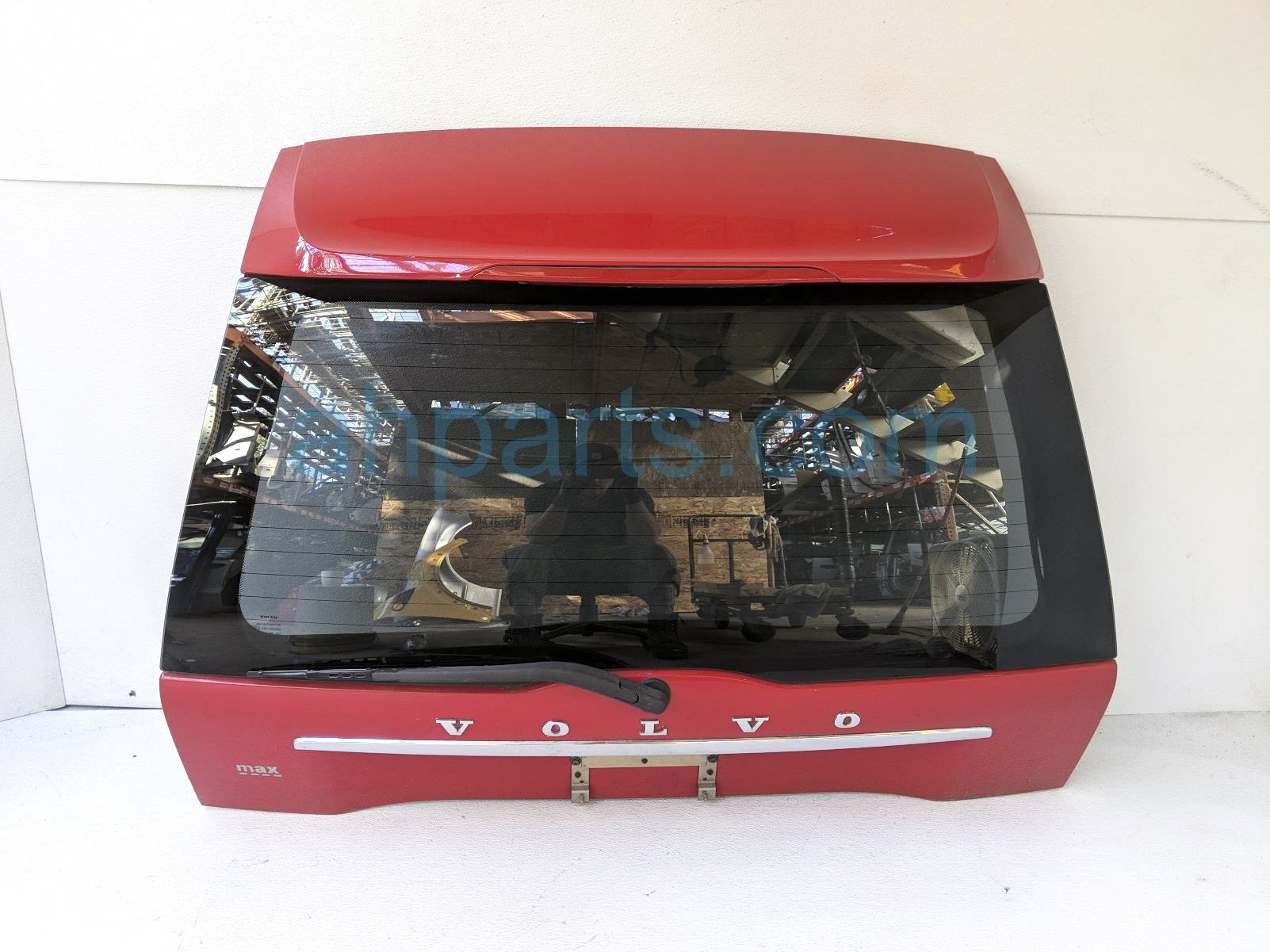 $175 Volvo UPPER LIFTGATE / TAILGATE - RED $175 Volvo UPPER LIFTGATE / TAILGATE - RED