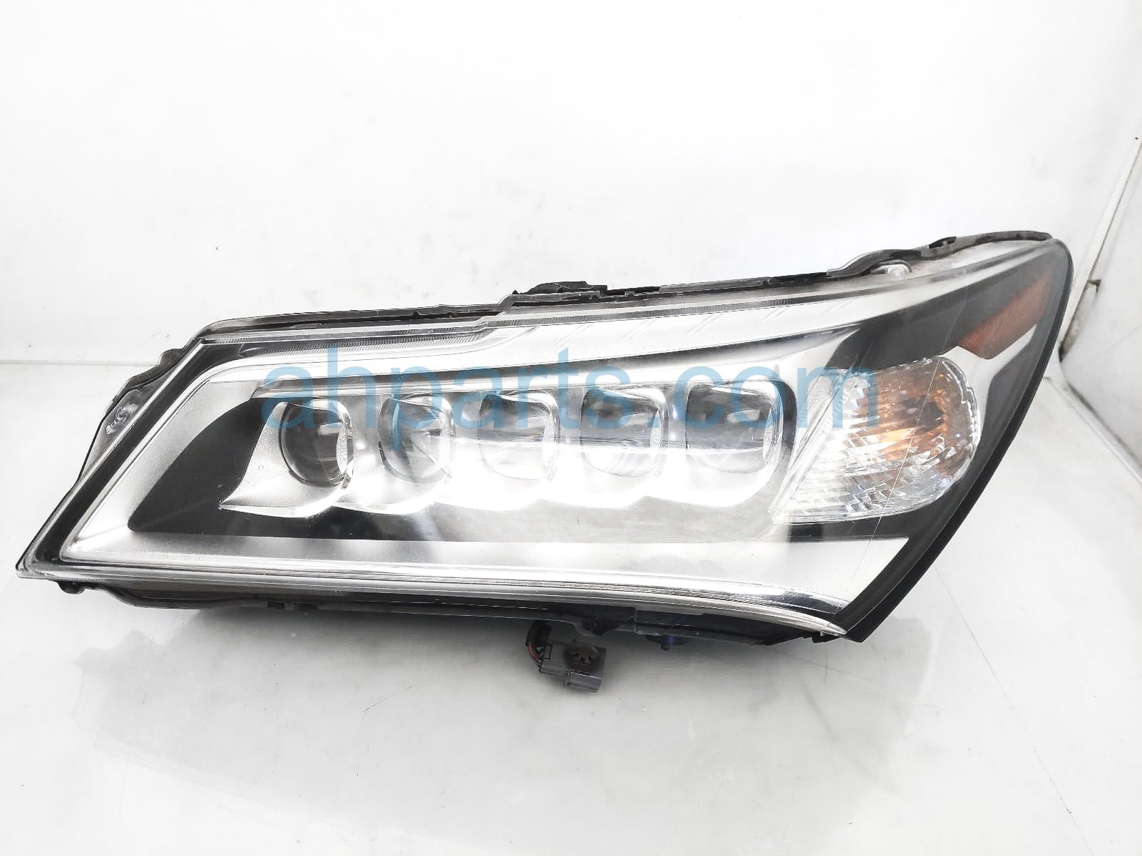 $400 Acura LH HEADLAMP / LIGHT - NIQ $400 Acura LH HEADLAMP / LIGHT - NIQ