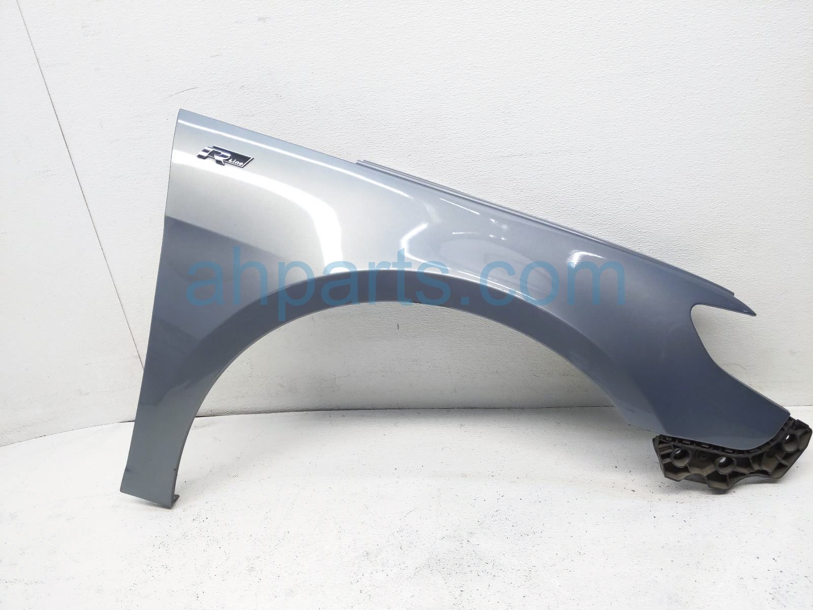 $95 Volkswagen RH FENDER - GRAY $95 Volkswagen RH FENDER - GRAY