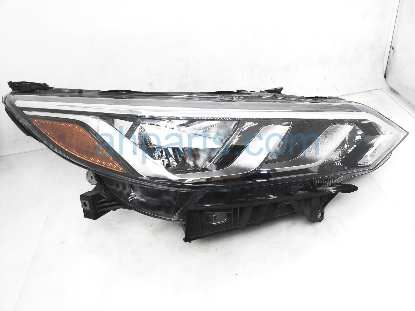 $249 Nissan RH HEADLAMP / LIGHT - NIQ $249 Nissan RH HEADLAMP / LIGHT - NIQ