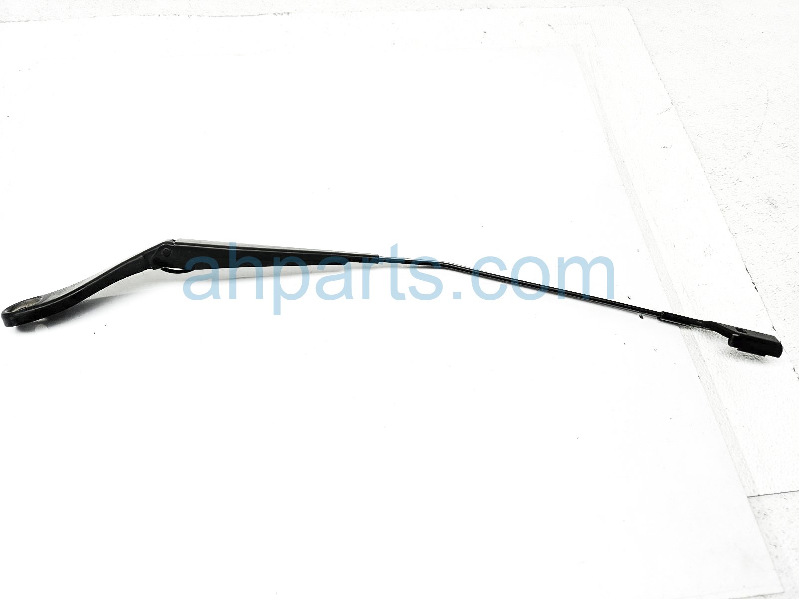 $15 Volvo RH WINDSHIELD WIPER ARM $15 Volvo RH WINDSHIELD WIPER ARM