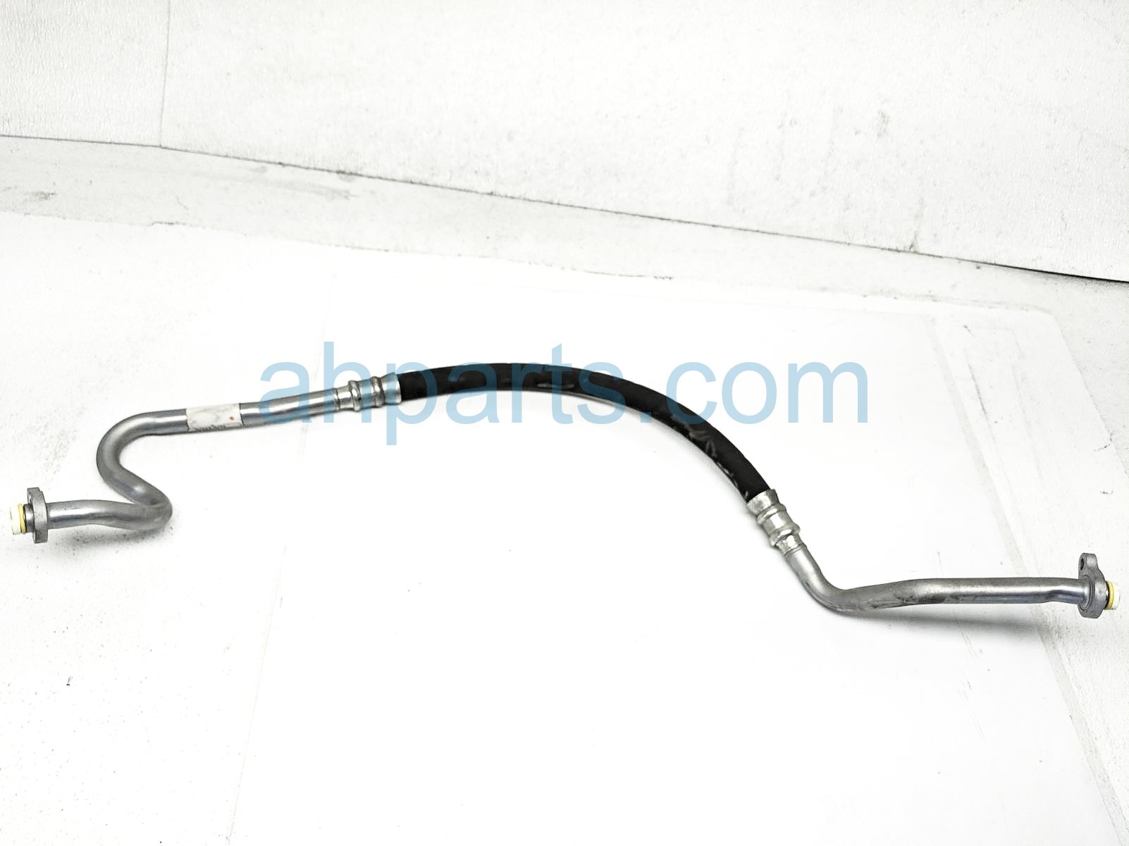 $30 Volvo A/C COMPRESSOR TO PRESSURE PIPE HOSE $30 Volvo A/C COMPRESSOR TO PRESSURE PIPE HOSE