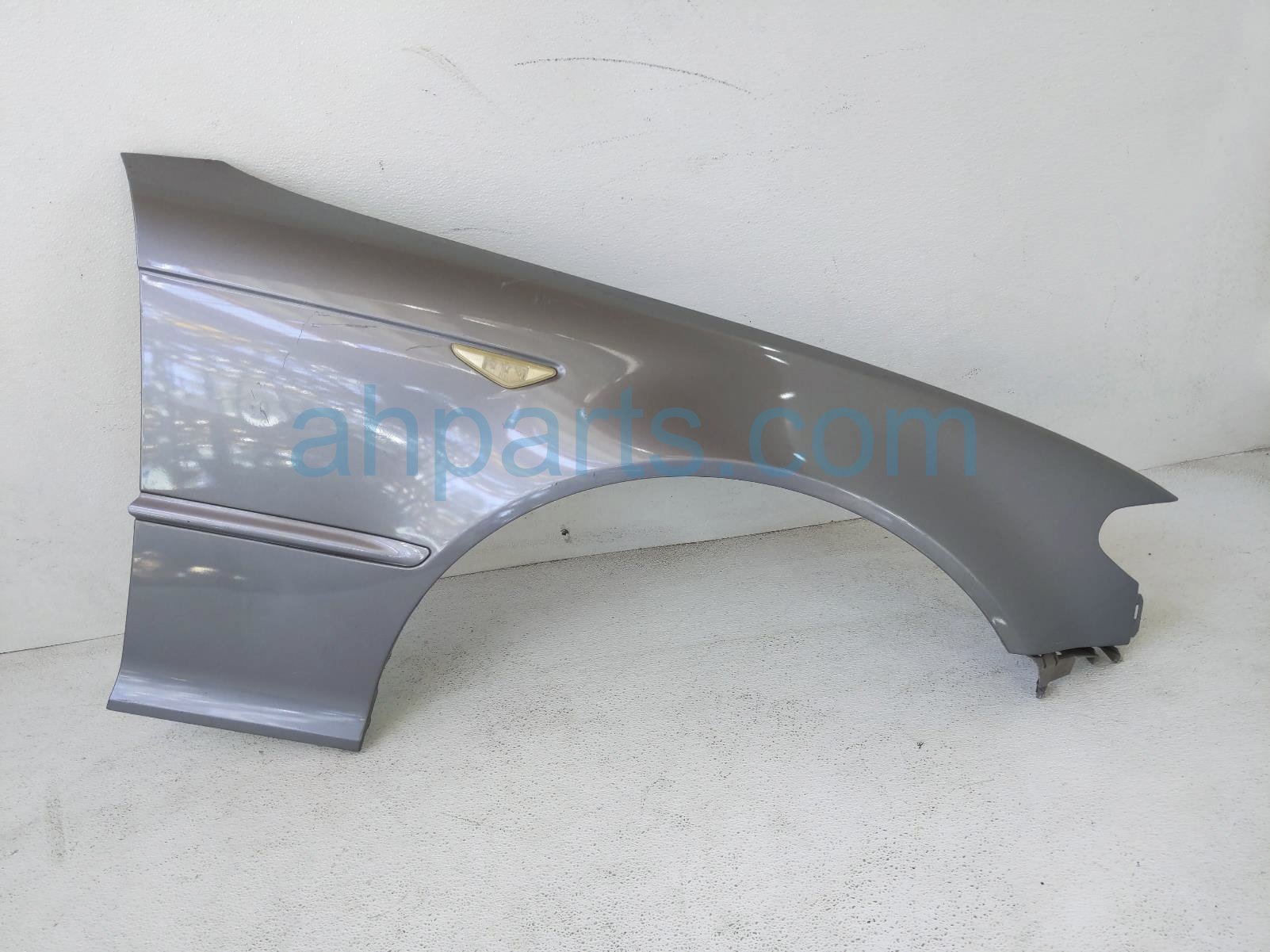 $85 BMW RH FENDER - SILVER - NOTES $85 BMW RH FENDER - SILVER - NOTES