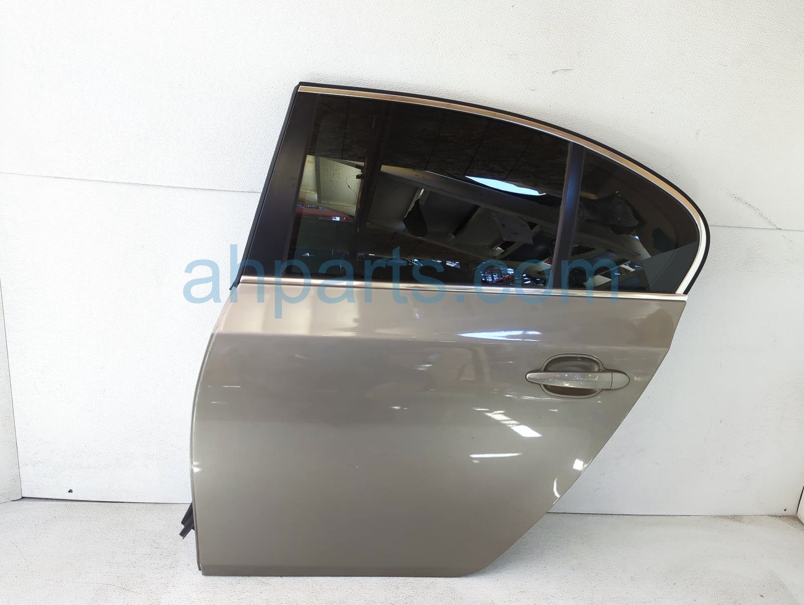 $199 BMW RR/LH DOOR - GOLD - COMPLETE* $199 BMW RR/LH DOOR - GOLD - COMPLETE*