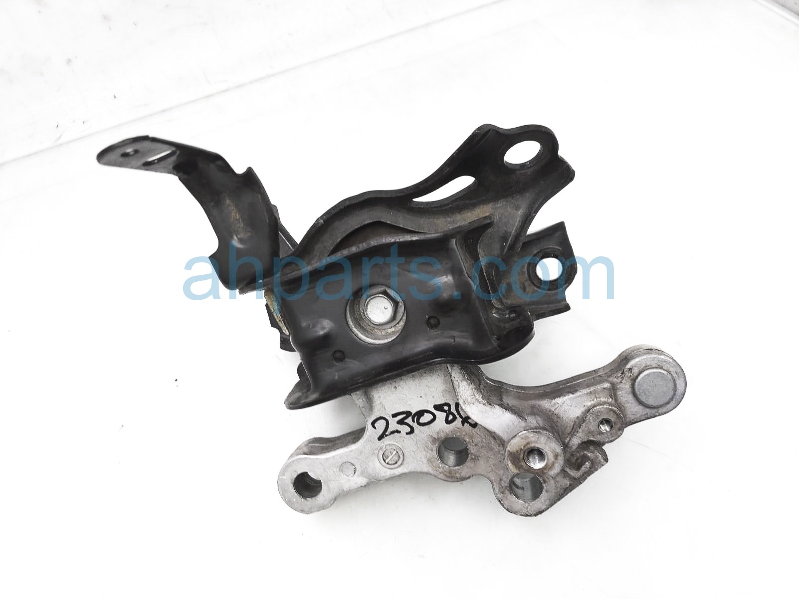 $99 Toyota RH ENGINE MOUNT & BRACKET - 3.5L AWD $99 Toyota RH ENGINE MOUNT & BRACKET - 3.5L AWD