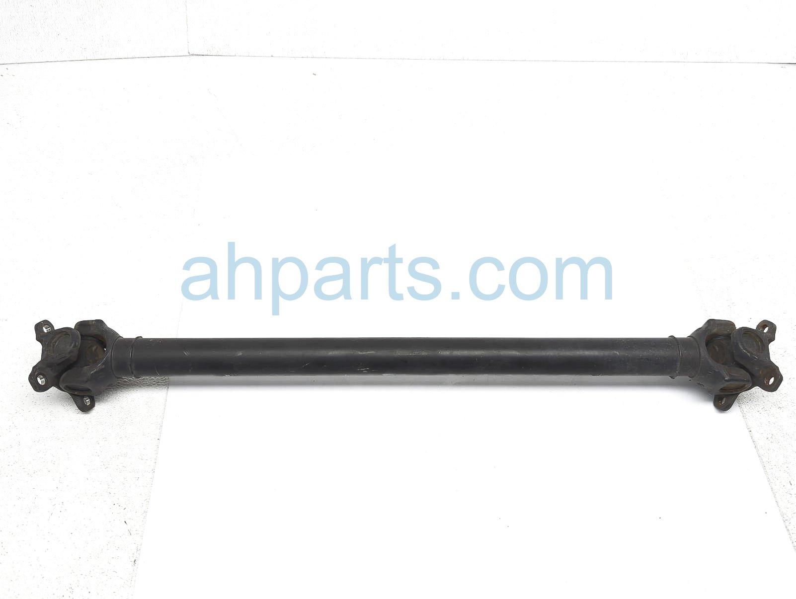 $90 BMW FRONT TRANSFER CASE PROPELLER SHAFT $90 BMW FRONT TRANSFER CASE PROPELLER SHAFT