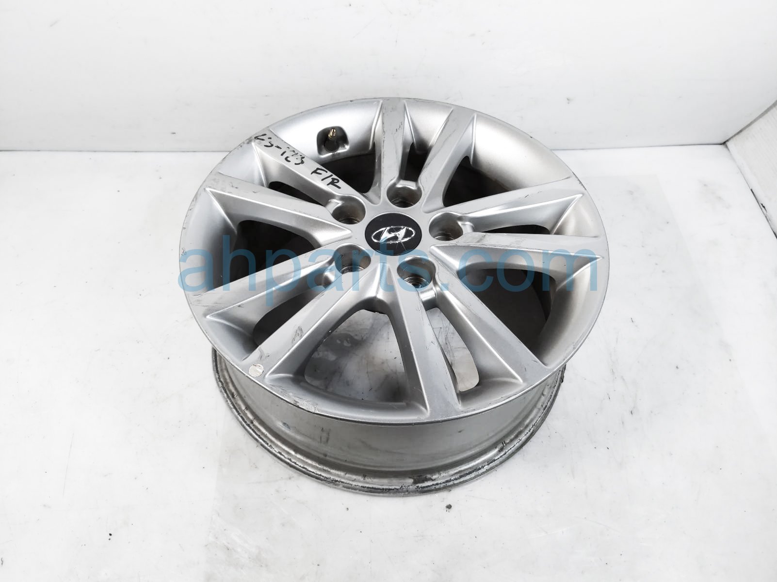 $175 Hyundai FR/RH WHEEL / RIM - NOTES $175 Hyundai FR/RH WHEEL / RIM - NOTES