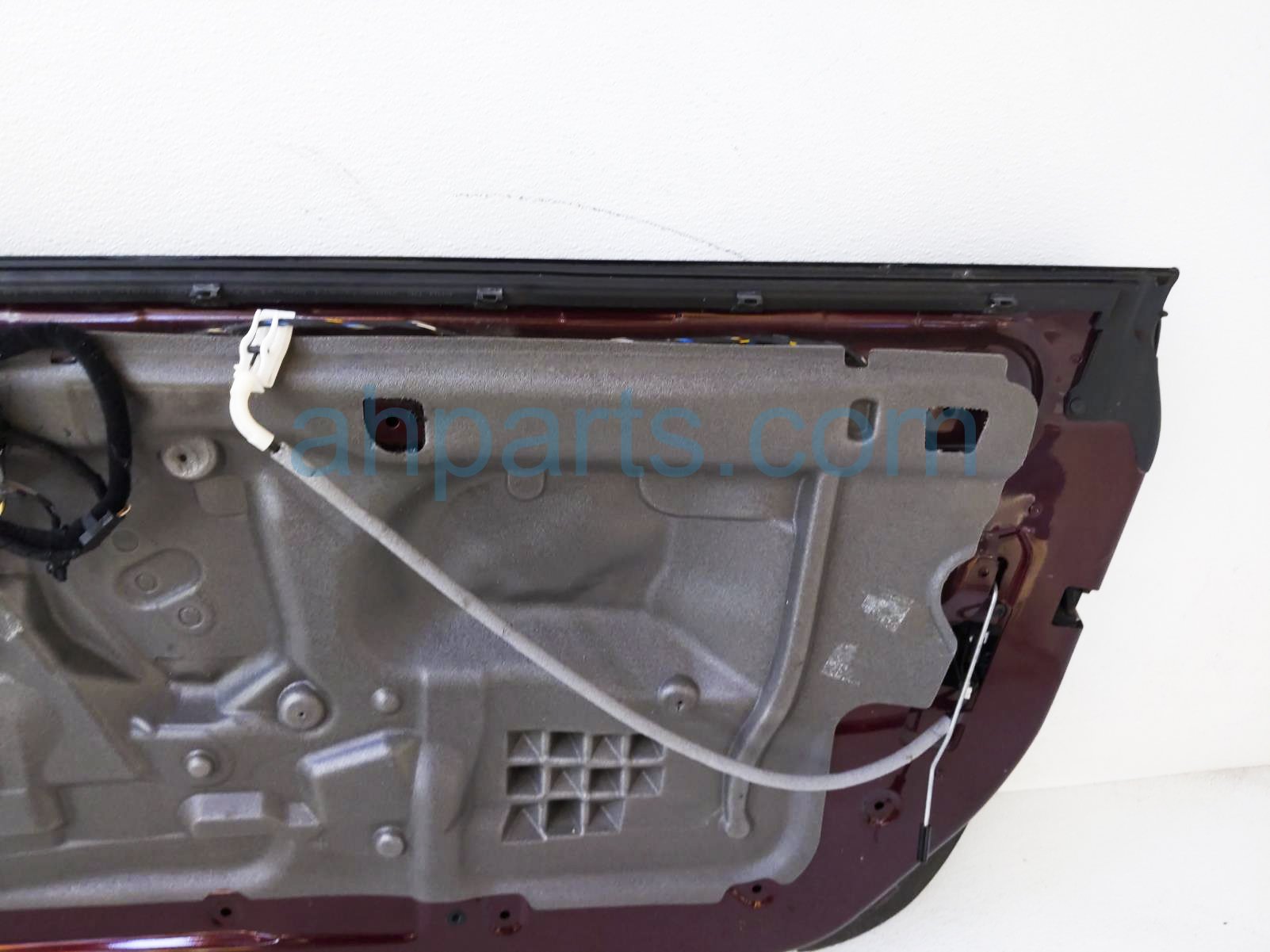 $200 BMW RH DOOR - RED - NO MIRROR/PANEL $200 BMW RH DOOR - RED - NO MIRROR/PANEL