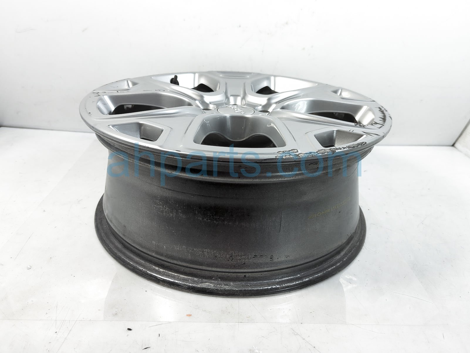 $175 Jeep FR/RH WHEEL / RIM - CURB RASH $175 Jeep FR/RH WHEEL / RIM - CURB RASH