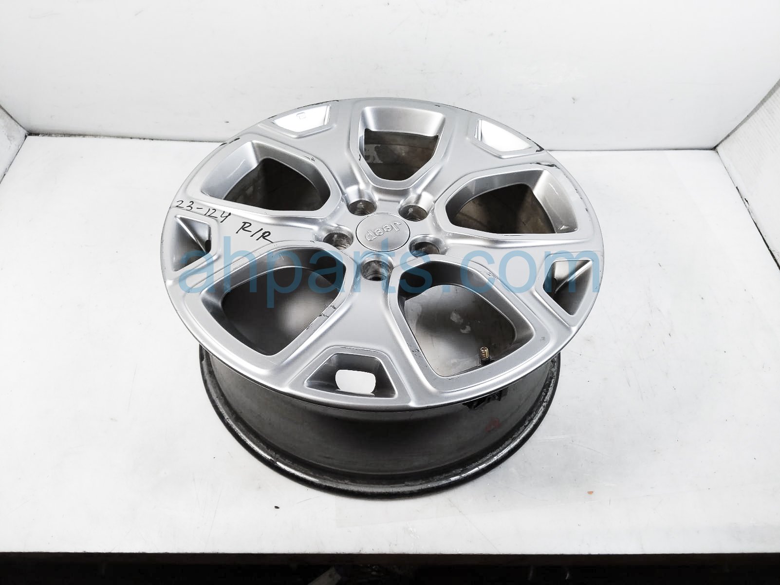 $200 Jeep RR/RH WHEEL / RIM $200 Jeep RR/RH WHEEL / RIM