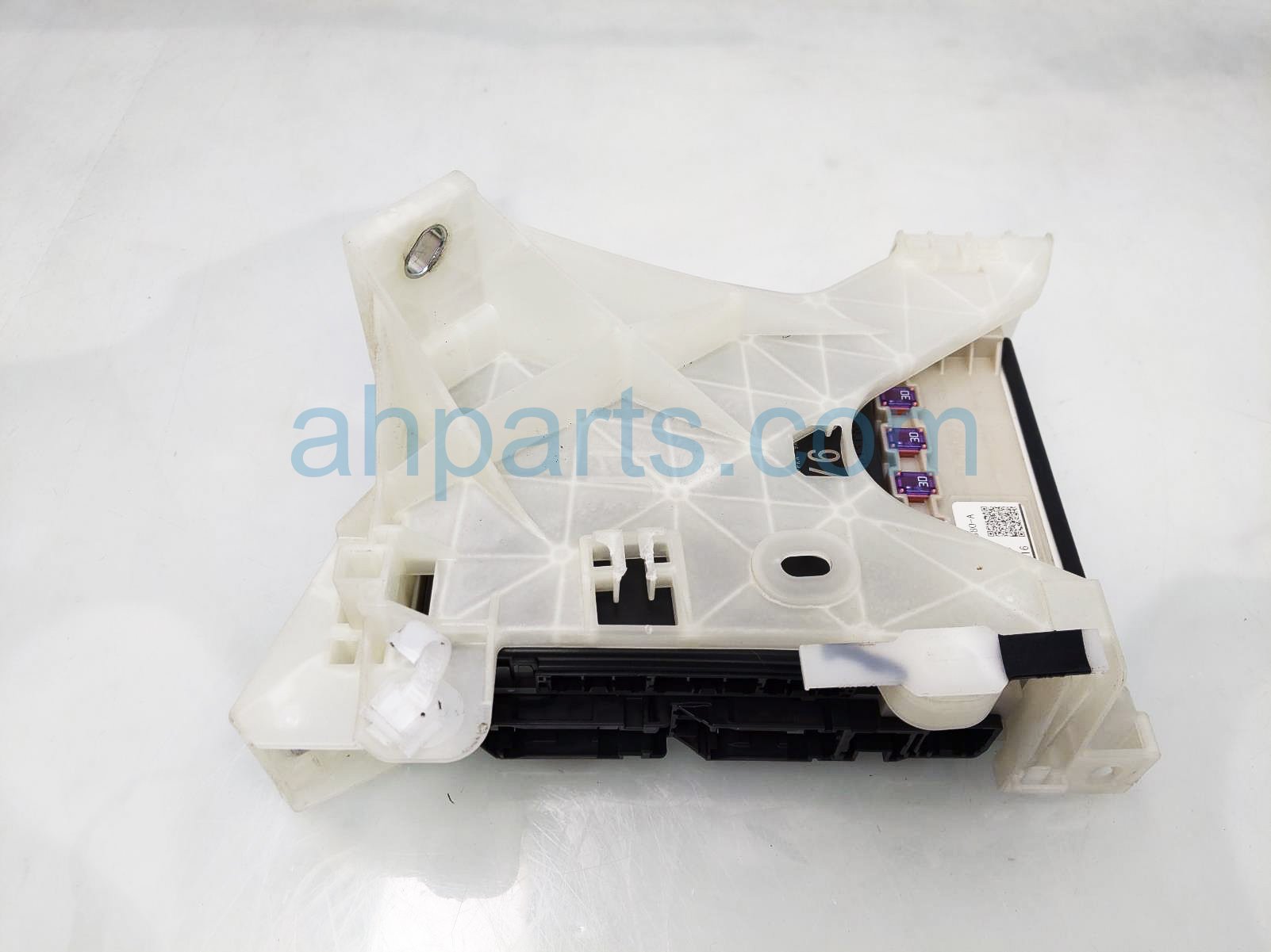 $170 Toyota DASH FUSE RELAY BOX - LE 2.5L $170 Toyota DASH FUSE RELAY BOX - LE 2.5L