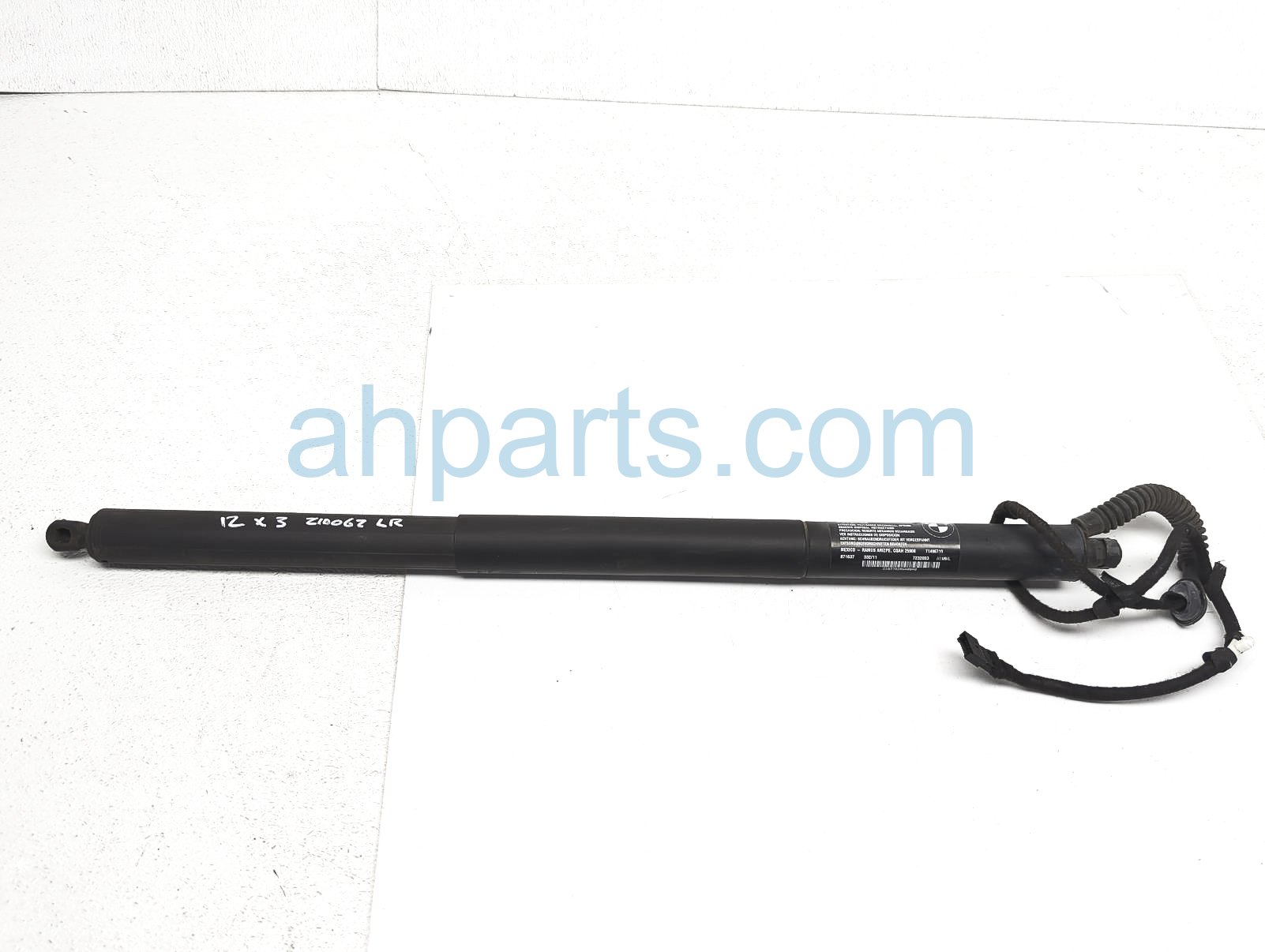 $90 BMW RR / LH TRUNK LIFT CYLINDER $90 BMW RR / LH TRUNK LIFT CYLINDER