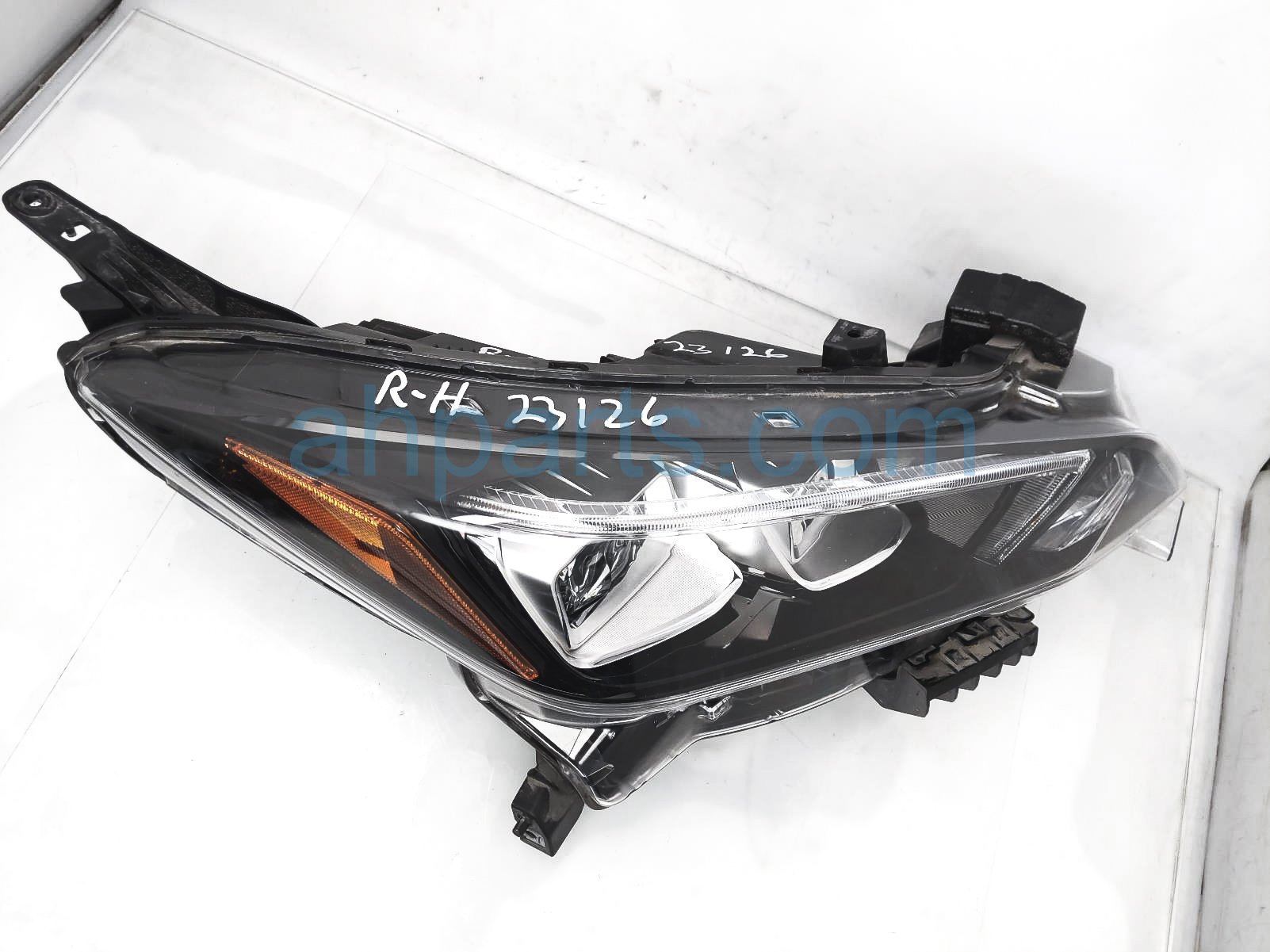 Sold 2019 Nissan Leaf Headlight Passenger Headlamp / Light 26010-5SA5C,