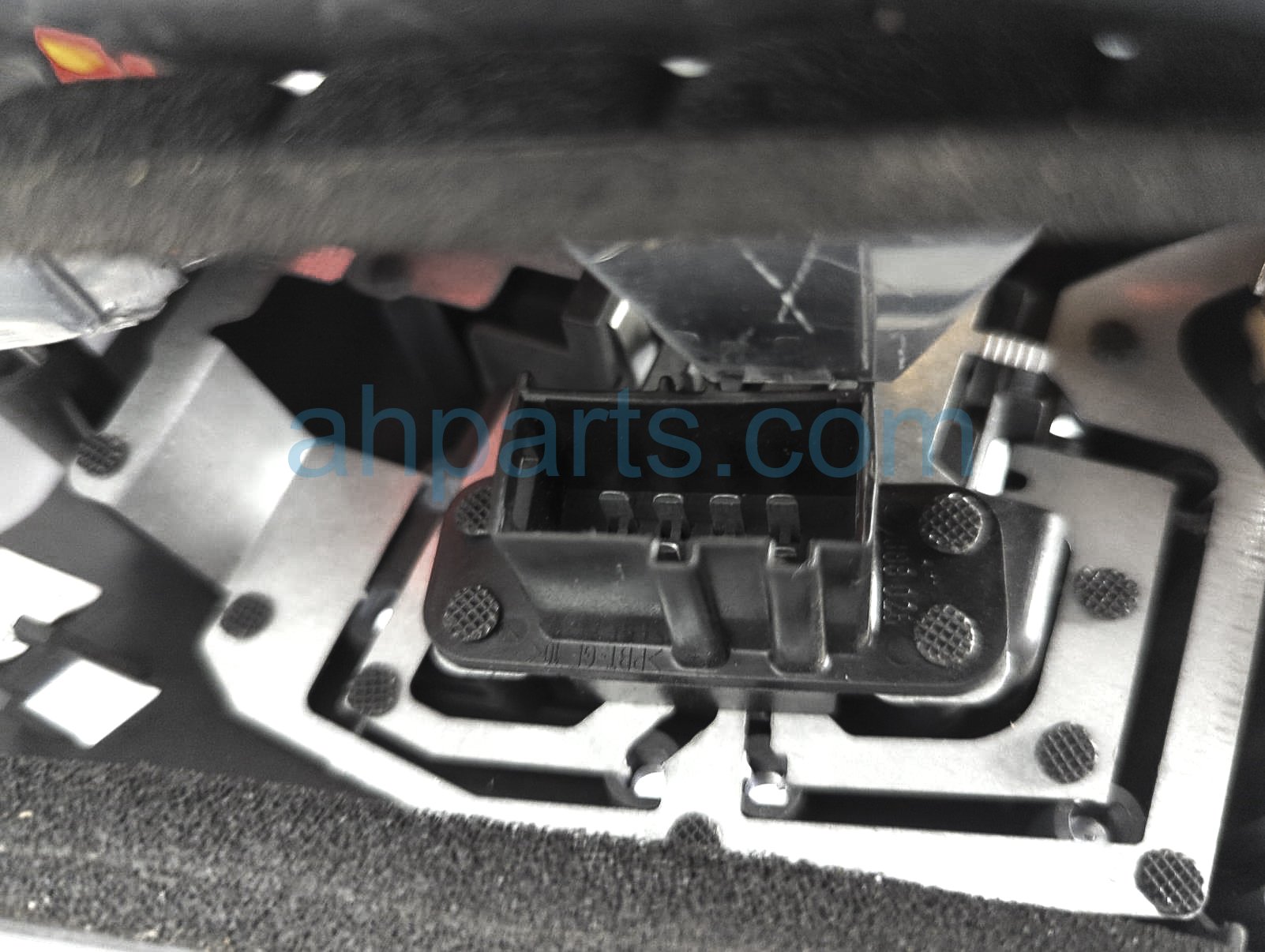 $35 BMW LH TAIL LAMP / LIGHT (ON BODY) $35 BMW LH TAIL LAMP / LIGHT (ON BODY)