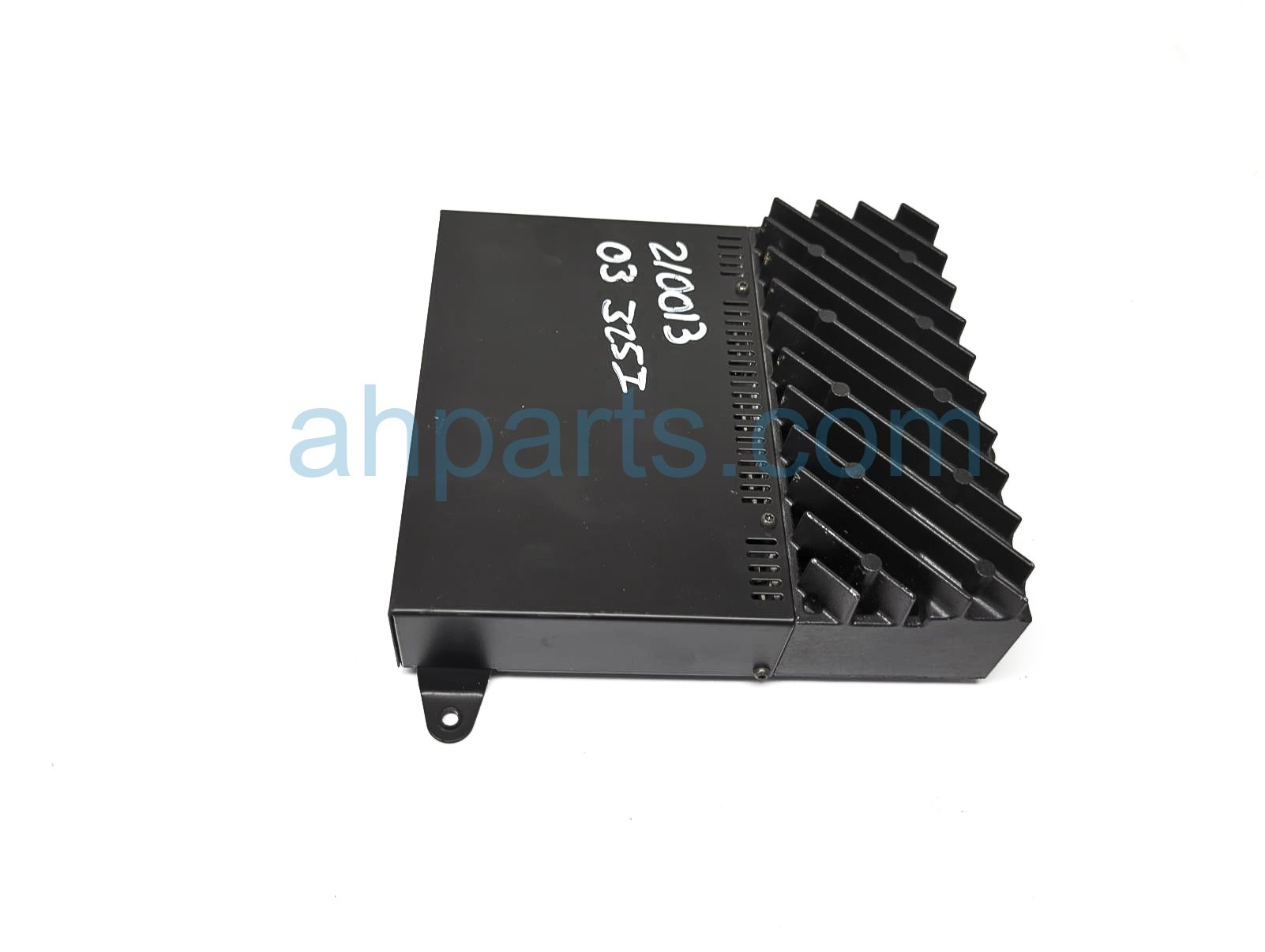 2003 BMW 325i Audio Amplifier Unit 65-12-8-383-871,