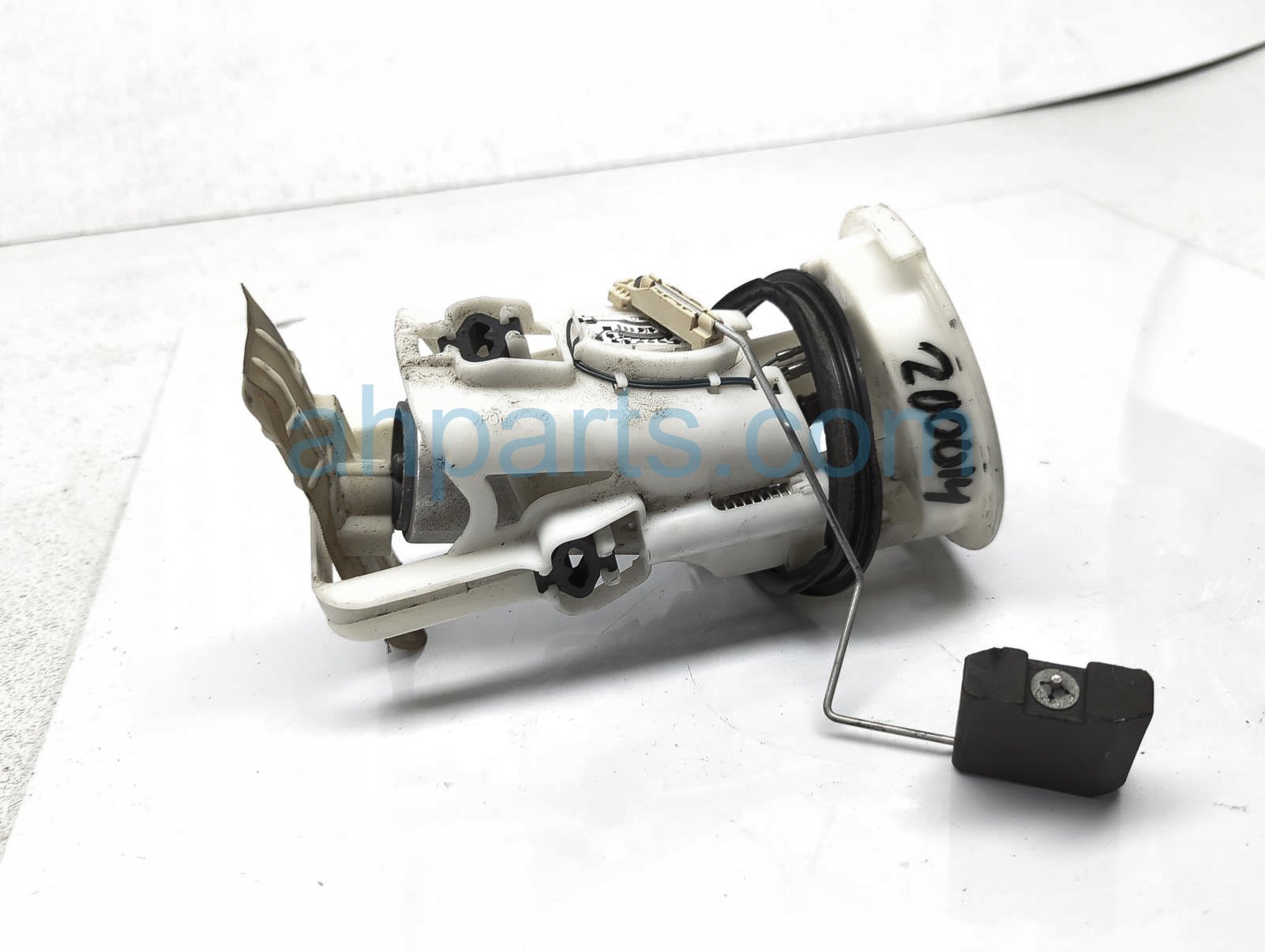 $55 BMW RH SIDE FUEL PUMP SENDING UNIT $55 BMW RH SIDE FUEL PUMP SENDING UNIT