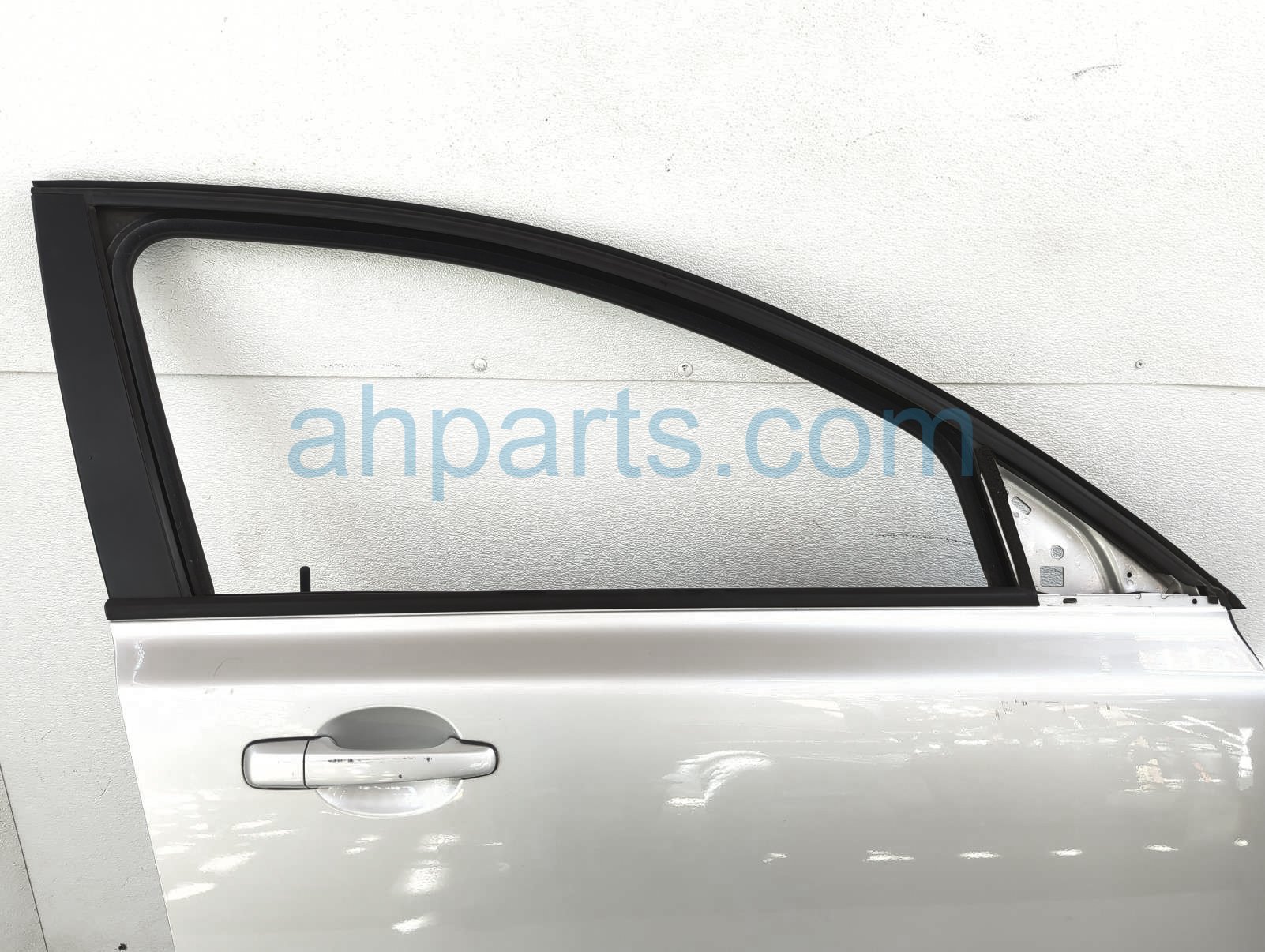 $140 Volvo FR/RH DOOR - SILVER $140 Volvo FR/RH DOOR - SILVER