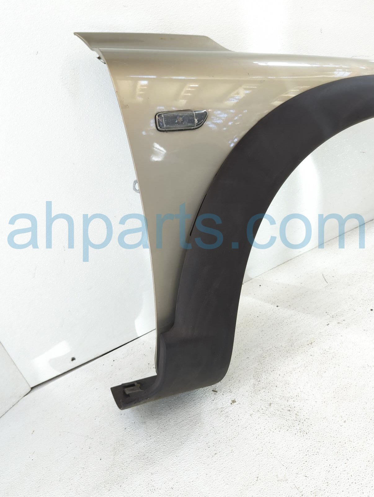 $49 Volvo RH SIDE FENDER - GOLD $49 Volvo RH SIDE FENDER - GOLD