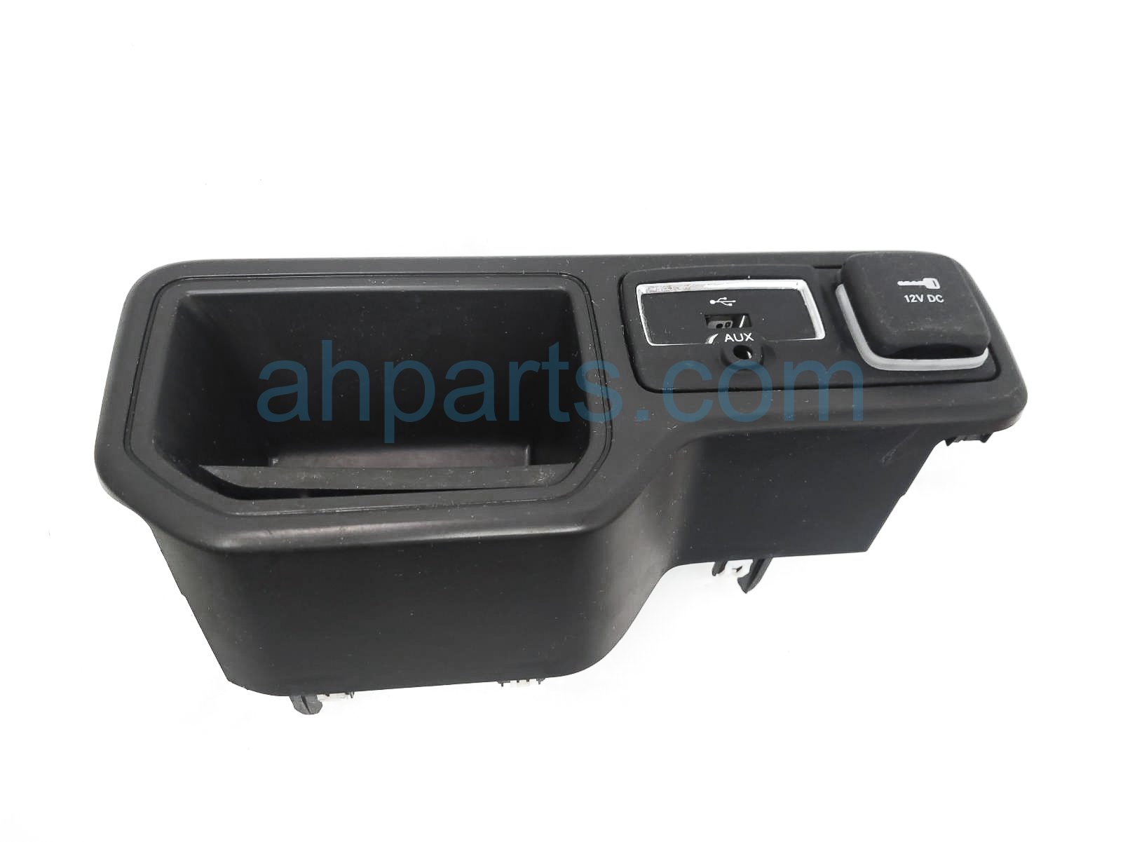 $50 Jeep DASH LOWER BEZEL - AUXILLARY OULET $50 Jeep DASH LOWER BEZEL - AUXILLARY OULET