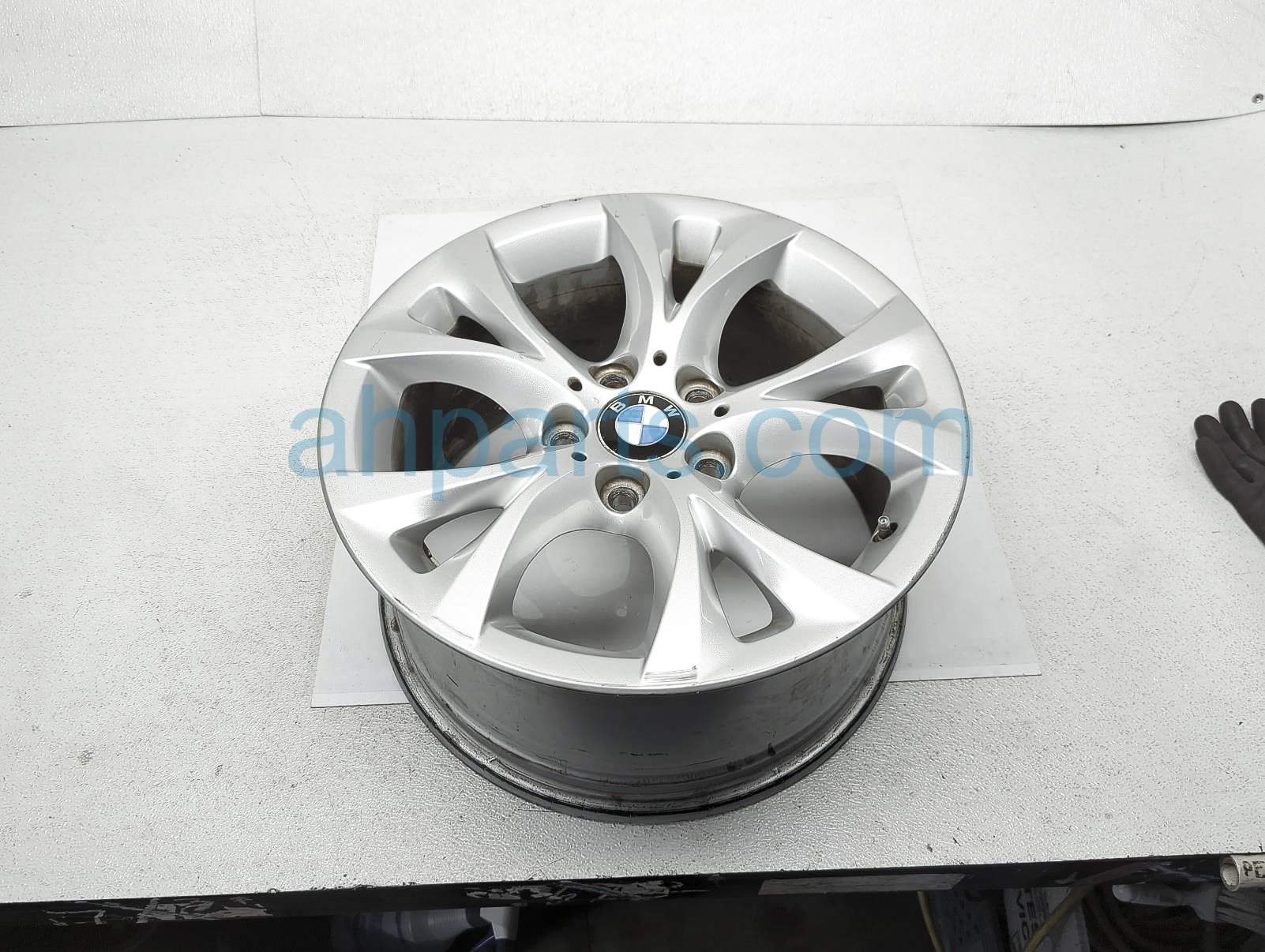 $60 BMW 17 INCH WHEEL / RIM - NOTES $60 BMW 17 INCH WHEEL / RIM - NOTES