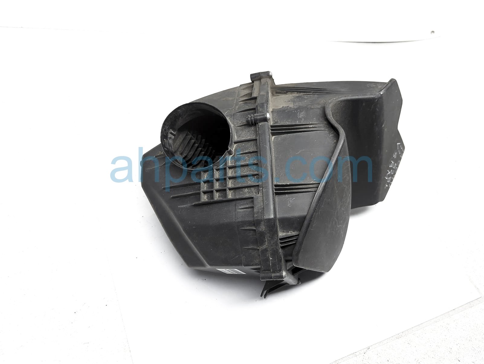 $125 BMW AIR CLEANER INTAKE BOX UNIT $125 BMW AIR CLEANER INTAKE BOX UNIT