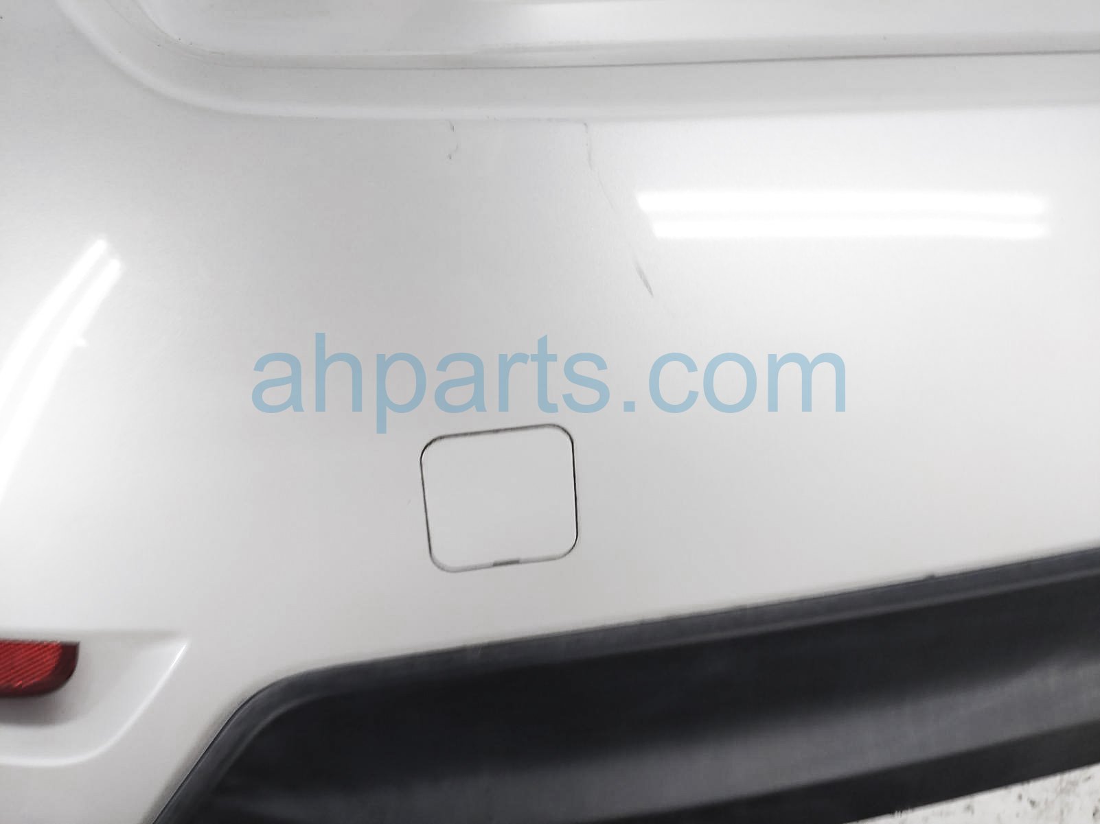 $175 Subaru REAR BUMPER COVER - WHITE - SCUFFS $175 Subaru REAR BUMPER COVER - WHITE - SCUFFS