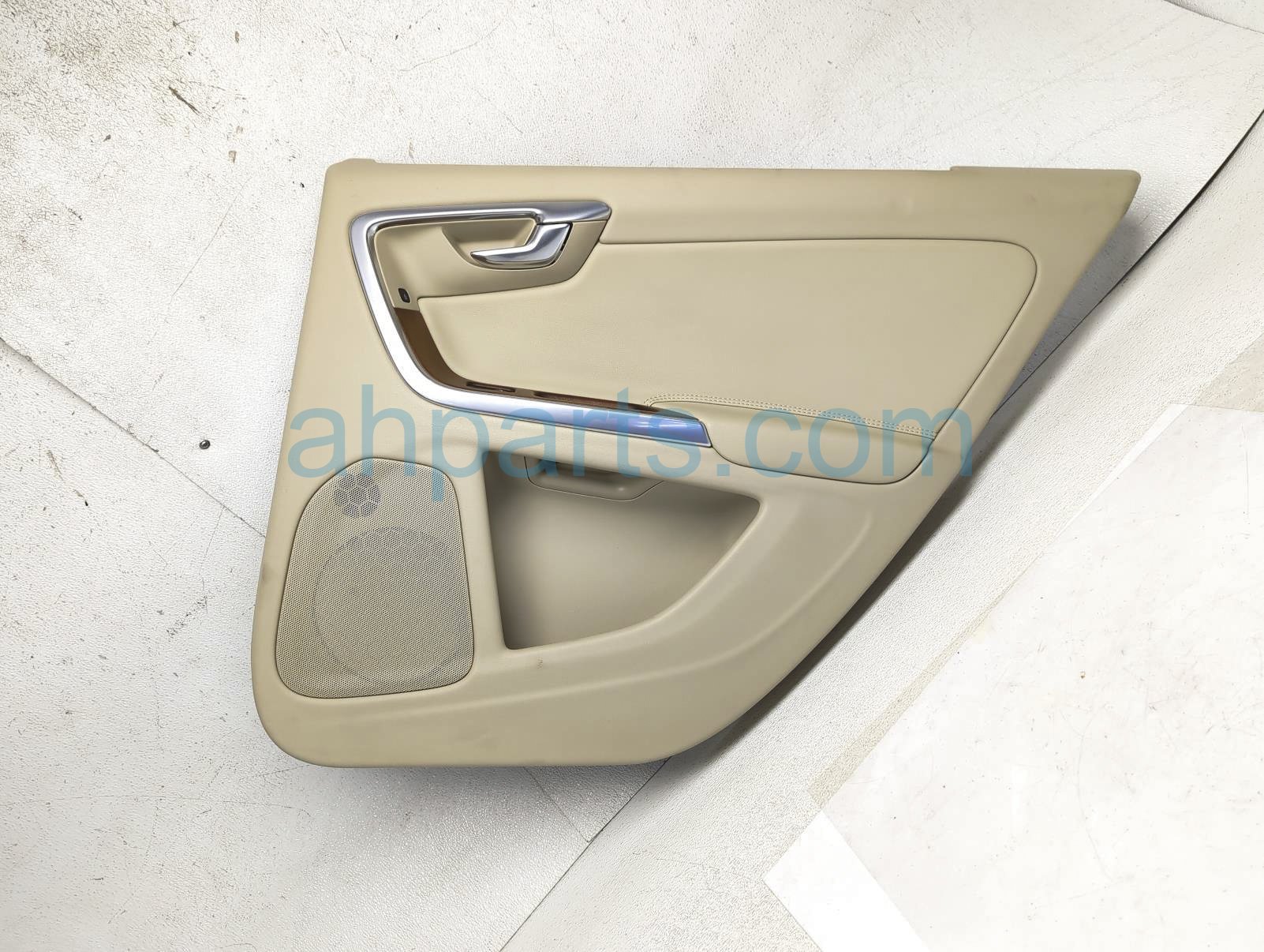 $50 Volvo RR/RH DOOR TRIM PANEL - TAN $50 Volvo RR/RH DOOR TRIM PANEL - TAN