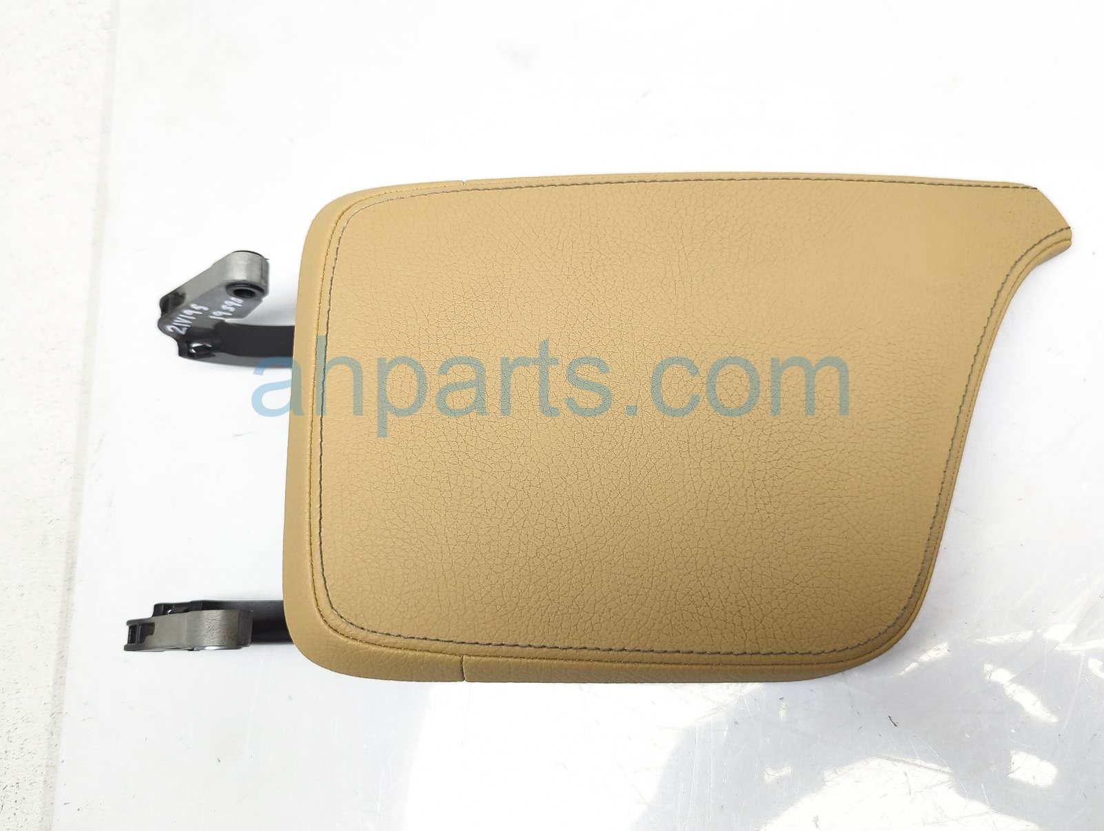 $90 Volvo CENTER CONSOLE ARMREST LID - TAN $90 Volvo CENTER CONSOLE ARMREST LID - TAN