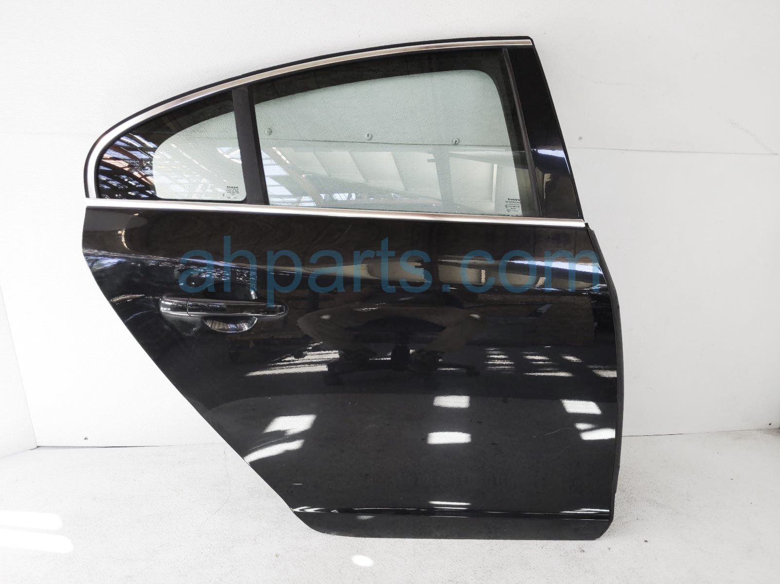 $199 Volvo RR/RH DOOR ASSEMBLY - BLACK $199 Volvo RR/RH DOOR ASSEMBLY - BLACK