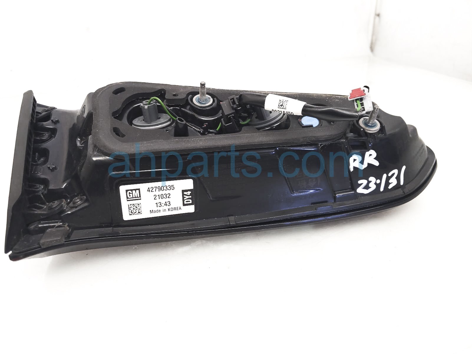 Sold 2021 Buick Encoregx Light / Rear Passenger Tail Lamp (on