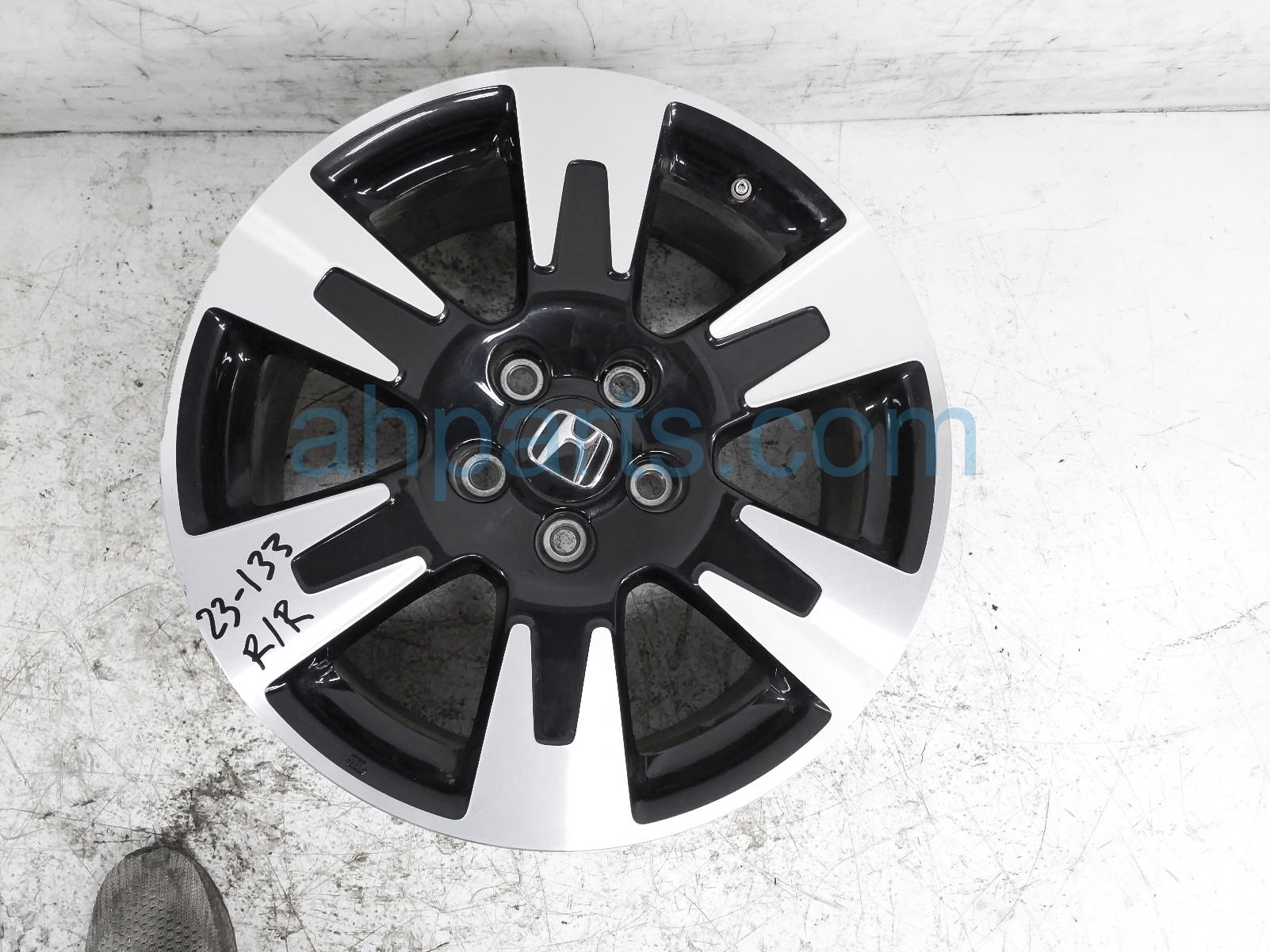 $175 Honda RR/RH WHEEL / RIM - SOME CURB $175 Honda RR/RH WHEEL / RIM - SOME CURB