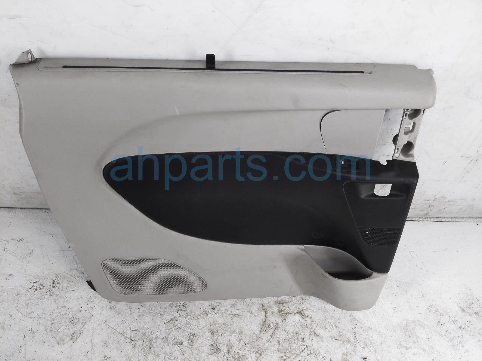 $95 Chrysler RR/LH INTERIOR DOOR PANEL - L.GREY* $95 Chrysler RR/LH INTERIOR DOOR PANEL - L.GREY*