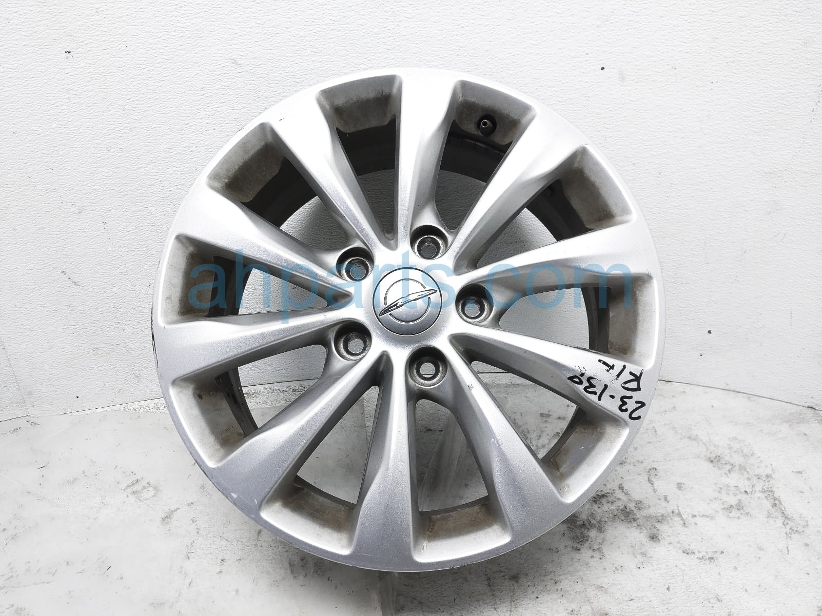 $75 Chrysler RR/RH WHEEL / RIM $75 Chrysler RR/RH WHEEL / RIM