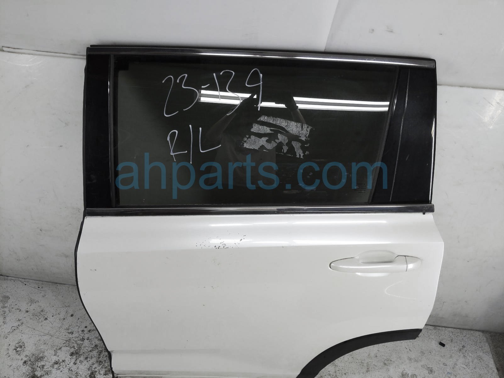 $600 Toyota RR/LH DOOR - WHITE - NO INSIDE TRIM* $600 Toyota RR/LH DOOR - WHITE - NO INSIDE TRIM*