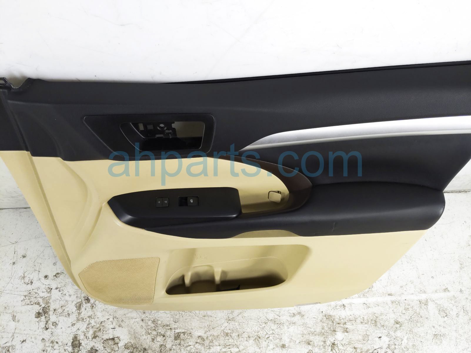 Sold 2016 Toyota Highlander Trim / Liner Front Passenger Interior Door