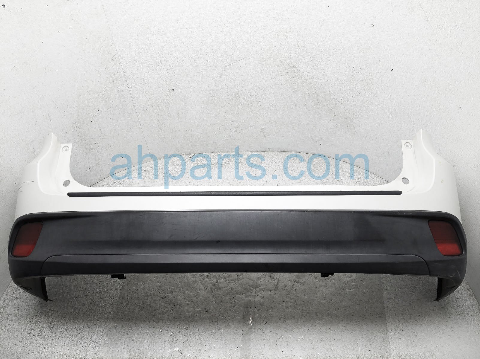 $345 Toyota REAR BUMPER COVER - WHITE - SCUFFS $345 Toyota REAR BUMPER COVER - WHITE - SCUFFS