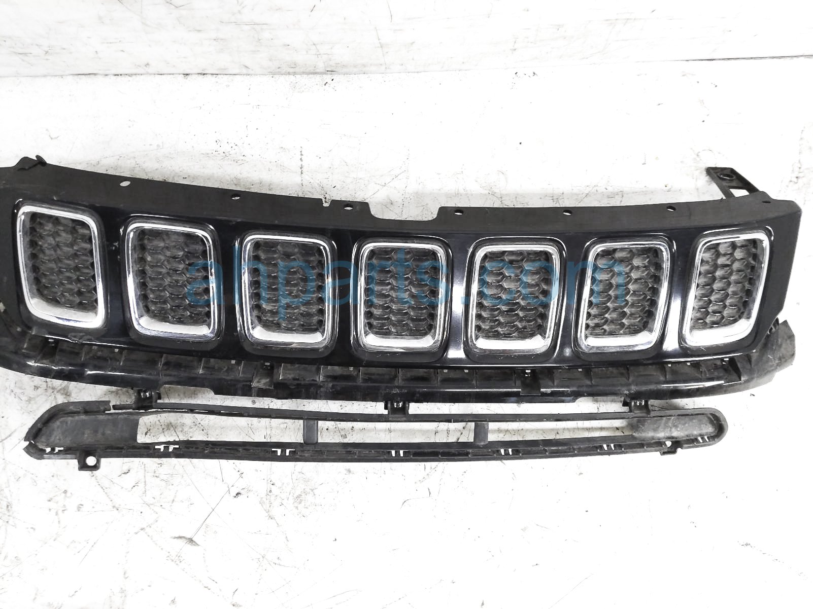 $100 Jeep GRILLE - BLACK W/ CHROME - NOTES $100 Jeep GRILLE - BLACK W/ CHROME - NOTES