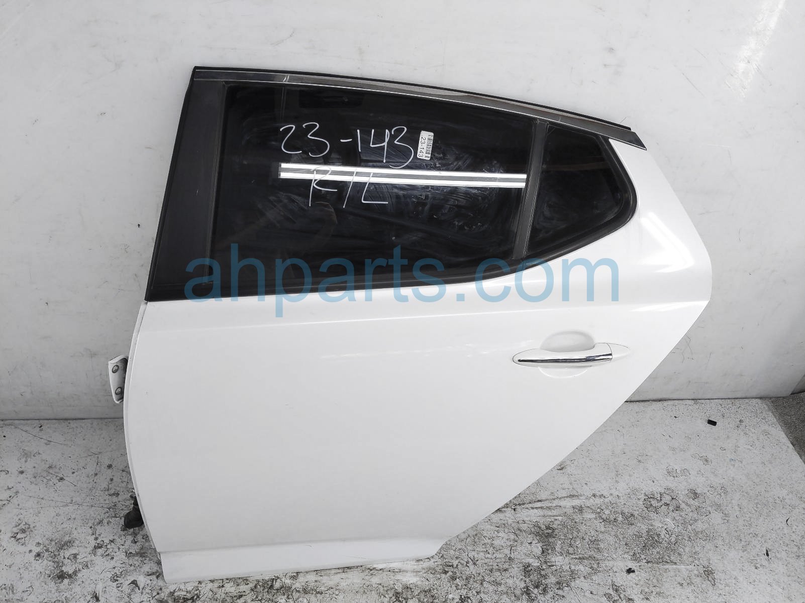$249 Kia RR/LH DOOR - WHITE - NO INSIDE TRIM $249 Kia RR/LH DOOR - WHITE - NO INSIDE TRIM