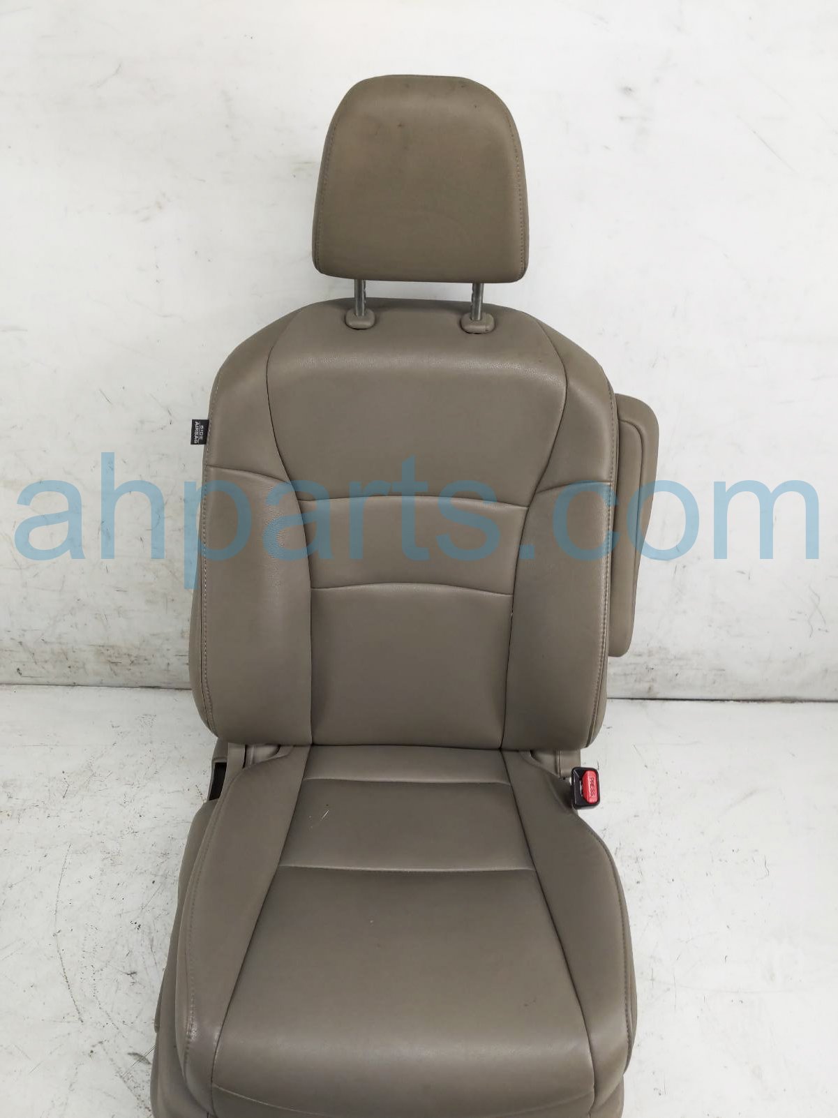 $139 Honda FR/RH SEAT - BEIGE - W/O AIRBAG* $139 Honda FR/RH SEAT - BEIGE - W/O AIRBAG*